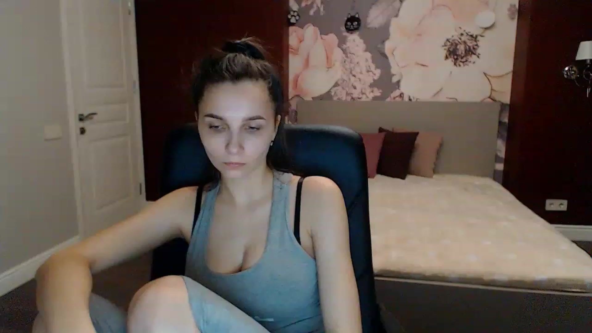 Gallery image thumbnail from Karina_Mils's myfreecams stream on, 03/10/2023, 17:23 image 5 of 20