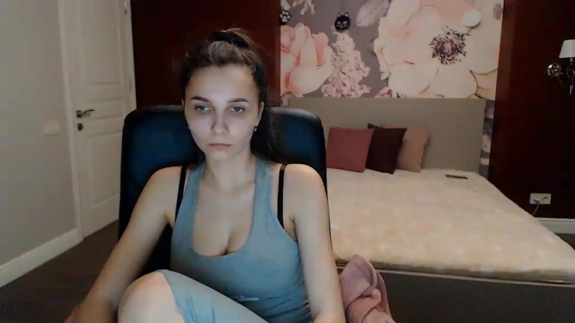 Gallery image thumbnail from Karina_Mils's myfreecams stream on, 03/10/2023, 17:23 image 2 of 20