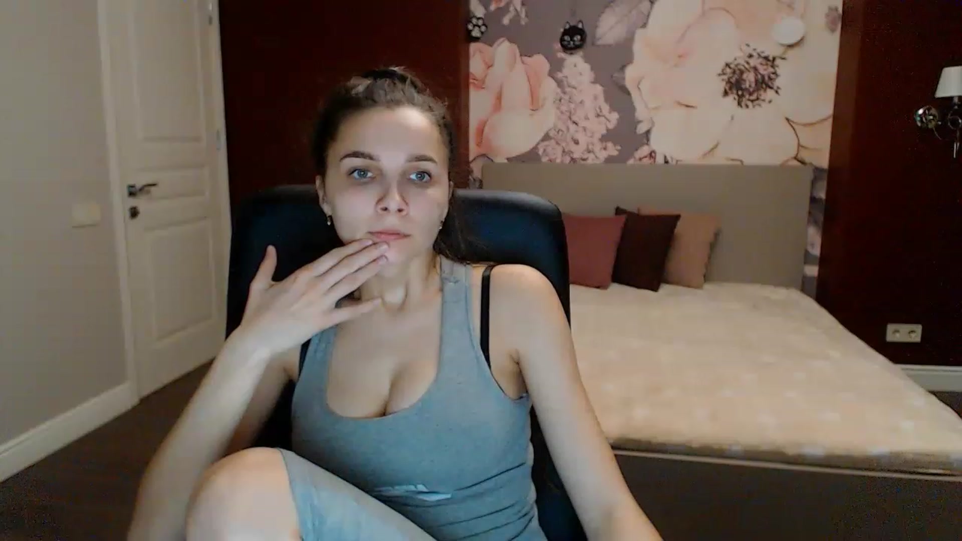 Gallery image thumbnail from Karina_Mils's myfreecams stream on, 03/10/2023, 17:23 image 10 of 20