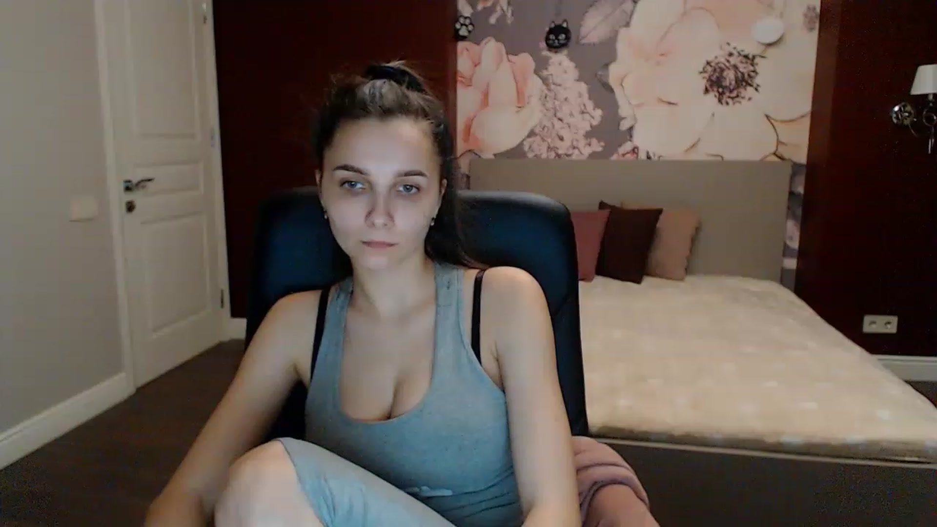 Gallery image thumbnail from Karina_Mils's myfreecams stream on, 03/10/2023, 17:23 image 18 of 20
