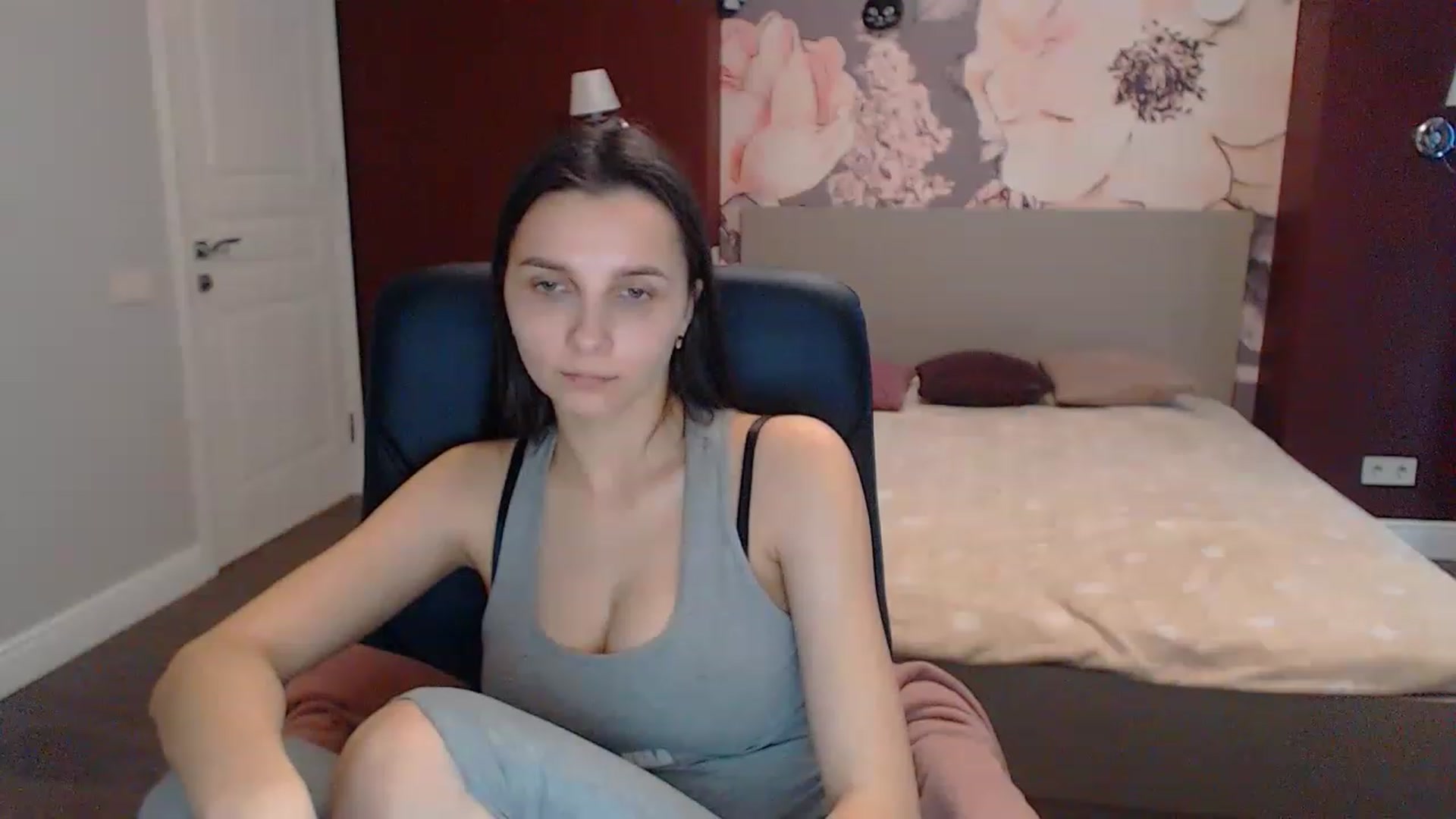 Gallery image thumbnail from Karina_Mils's myfreecams stream on, 03/13/2023, 08:17 image 5 of 20