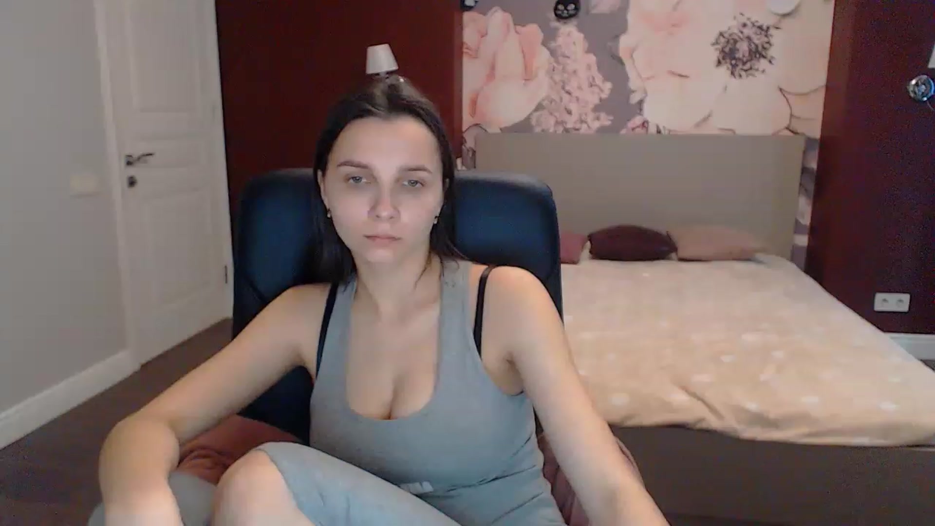 Gallery image thumbnail from Karina_Mils's myfreecams stream on, 03/13/2023, 08:17 image 6 of 20