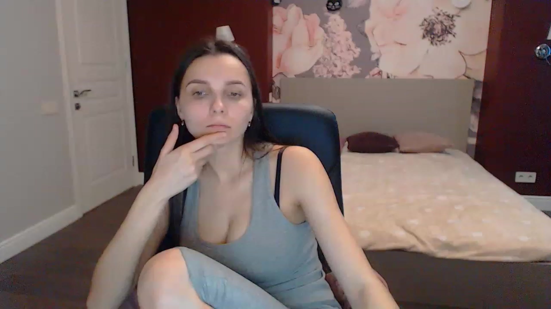 Gallery image thumbnail from Karina_Mils's myfreecams stream on, 03/13/2023, 08:17 image 17 of 20