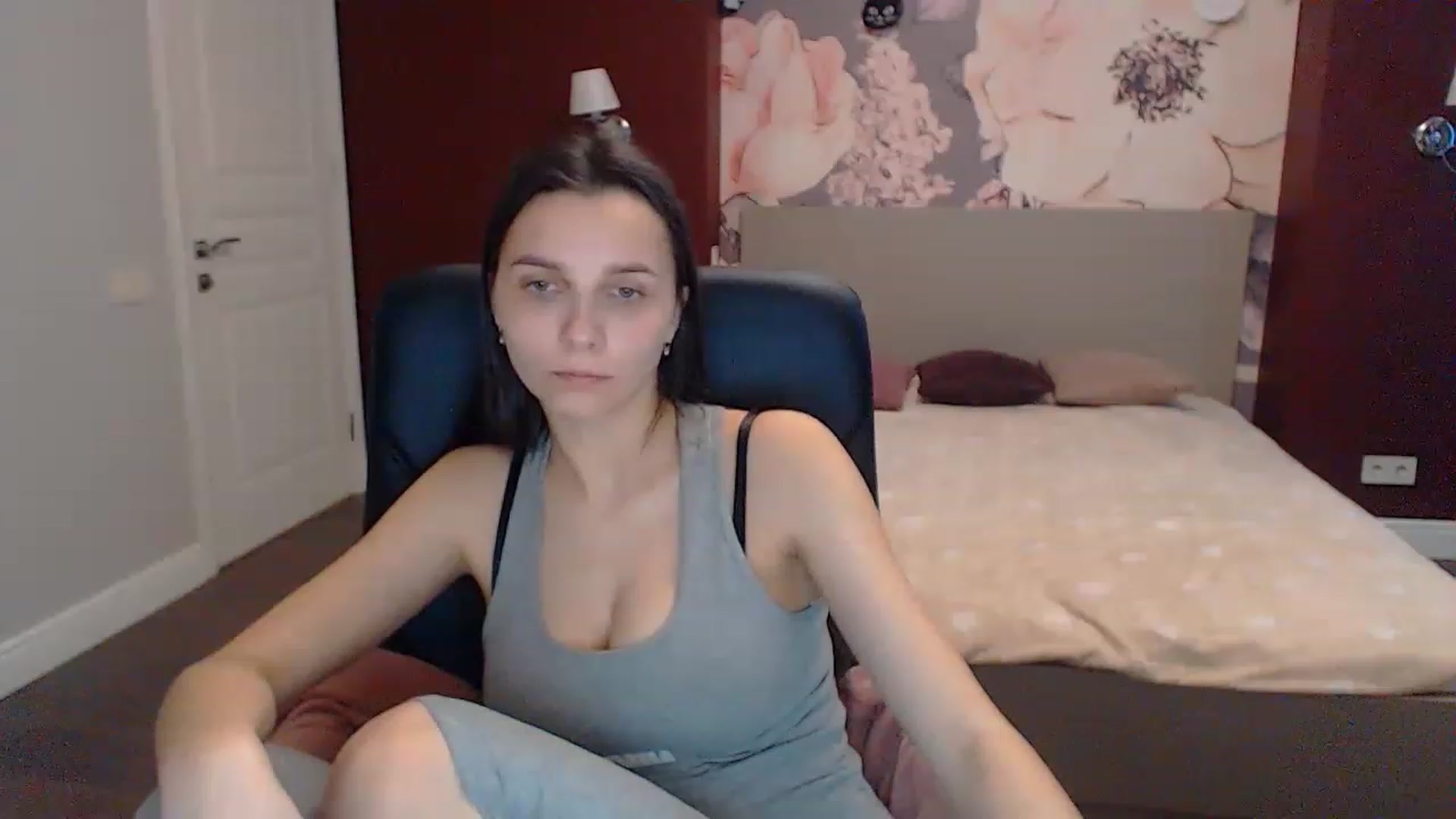 Gallery image thumbnail from Karina_Mils's myfreecams stream on, 03/13/2023, 08:17 image 10 of 20