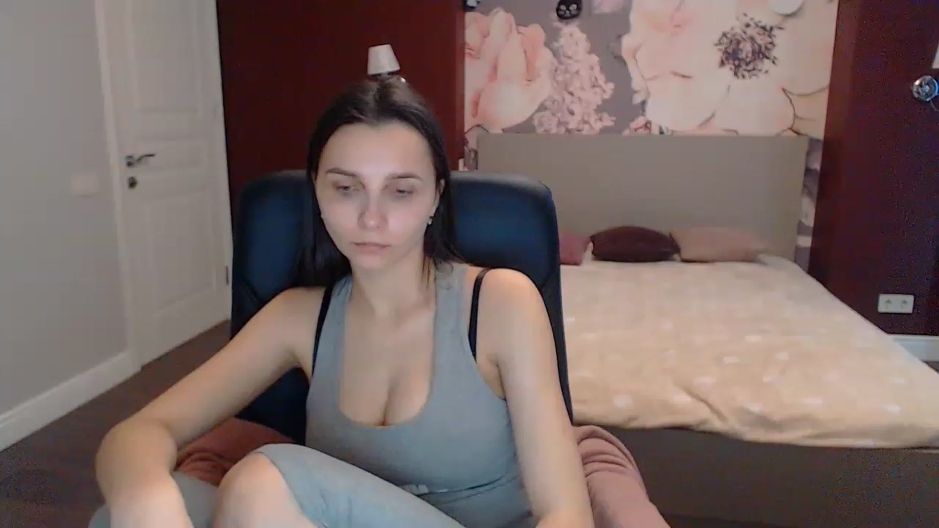 Gallery image thumbnail from Karina_Mils's myfreecams stream on, 03/13/2023, 08:17 image 3 of 20