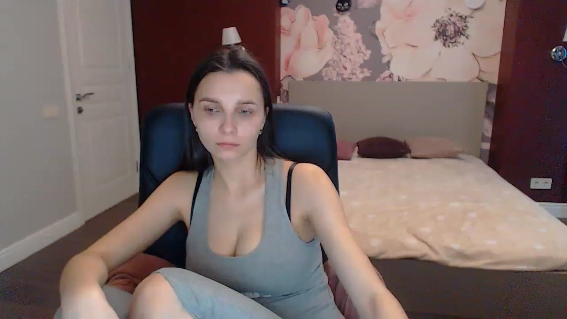 Gallery image thumbnail from Karina_Mils's myfreecams stream on, 03/13/2023, 08:17 image 2 of 20