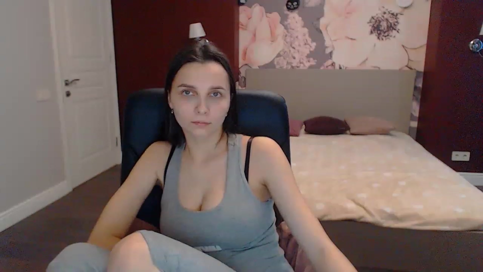 Gallery image thumbnail from Karina_Mils's myfreecams stream on, 03/13/2023, 08:17 image 8 of 20