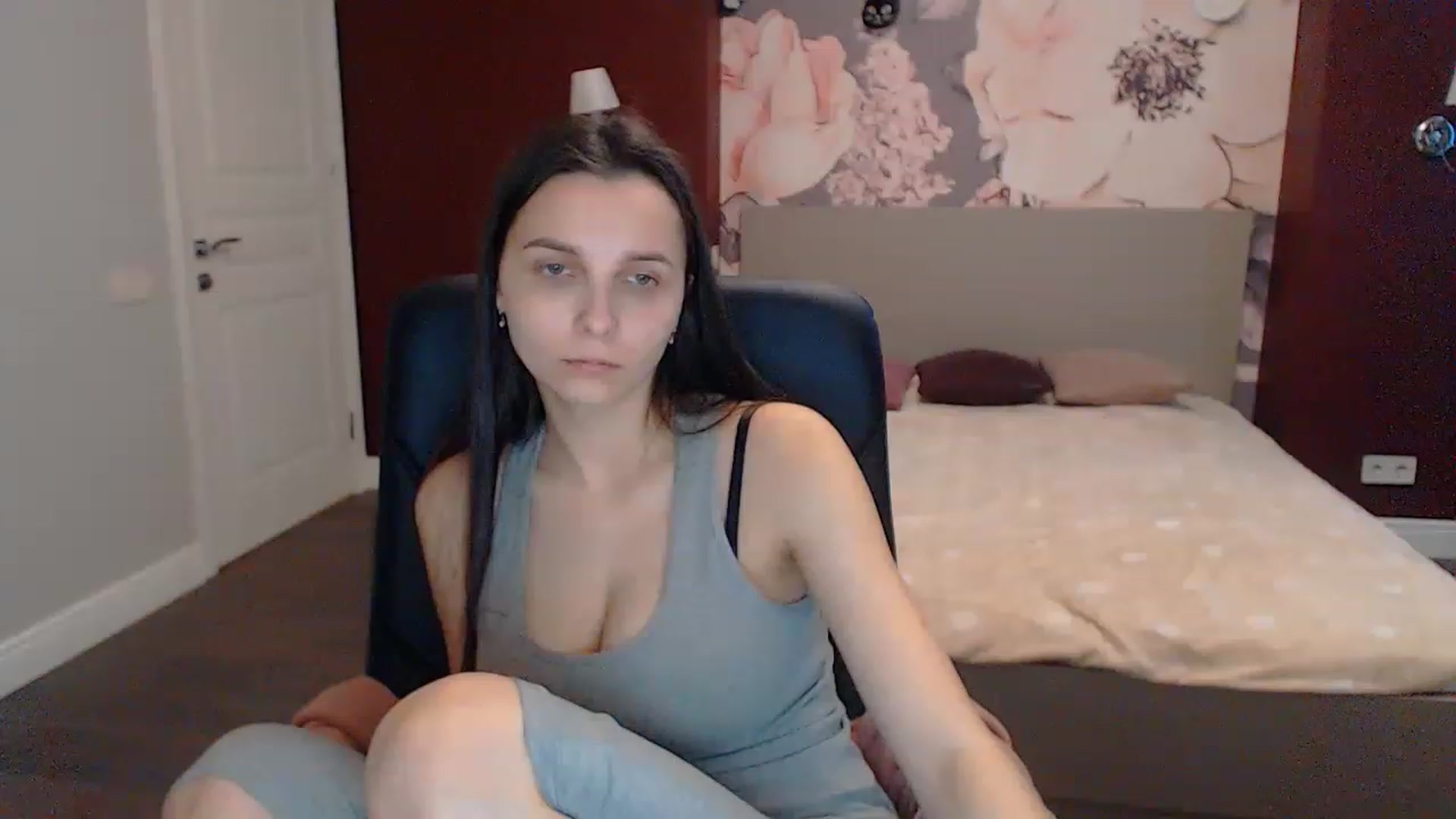 Gallery image thumbnail from Karina_Mils's myfreecams stream on, 03/13/2023, 08:17 image 18 of 20