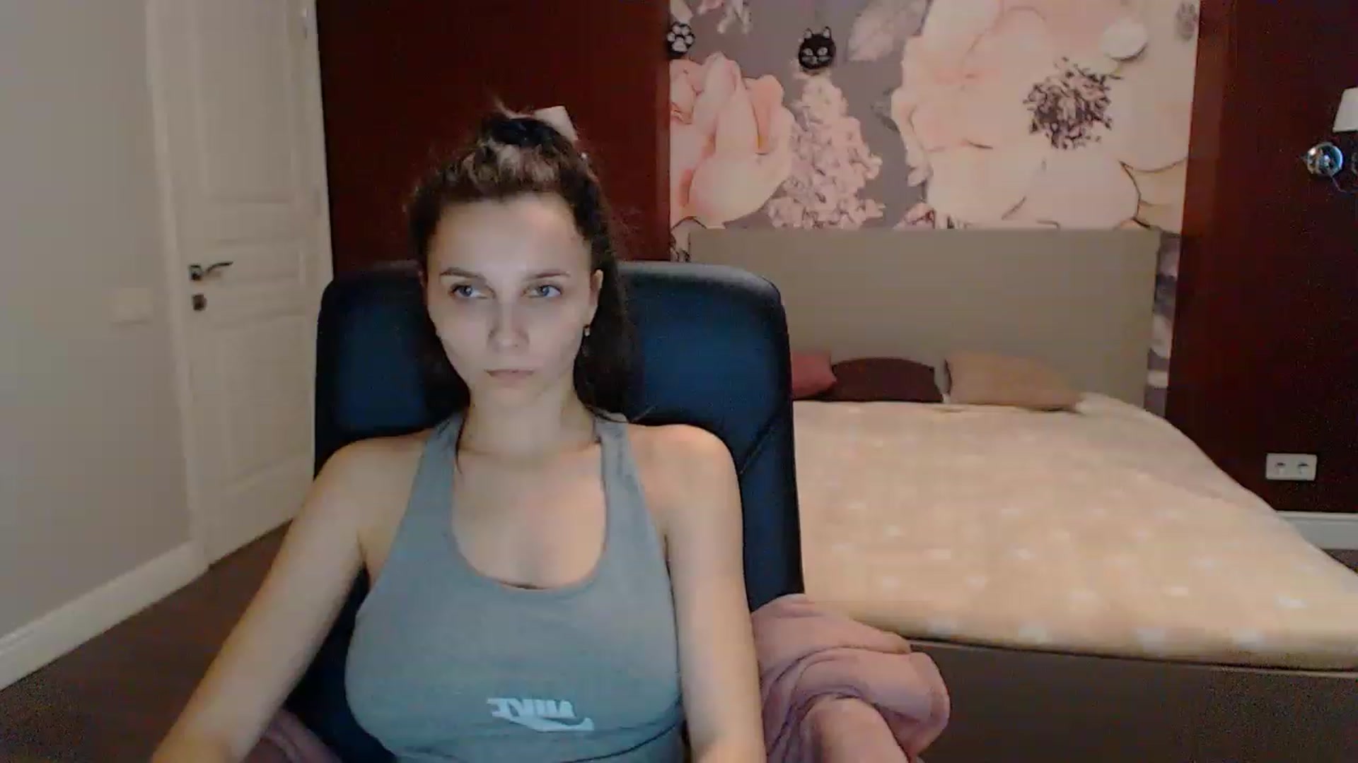 Gallery image thumbnail from Karina_Mils's myfreecams stream on, 03/15/2023, 11:47 image 17 of 20