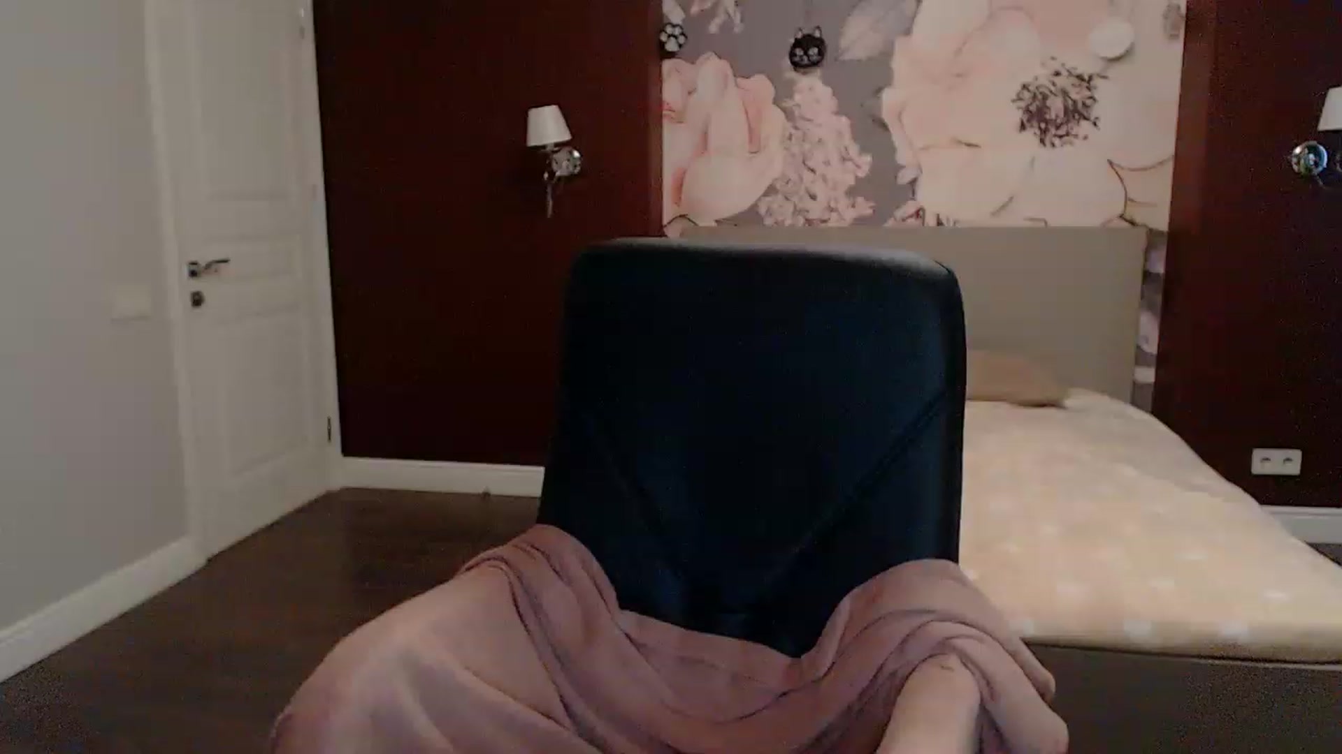 Gallery image thumbnail from Karina_Mils's myfreecams stream on, 03/15/2023, 11:47 image 15 of 20