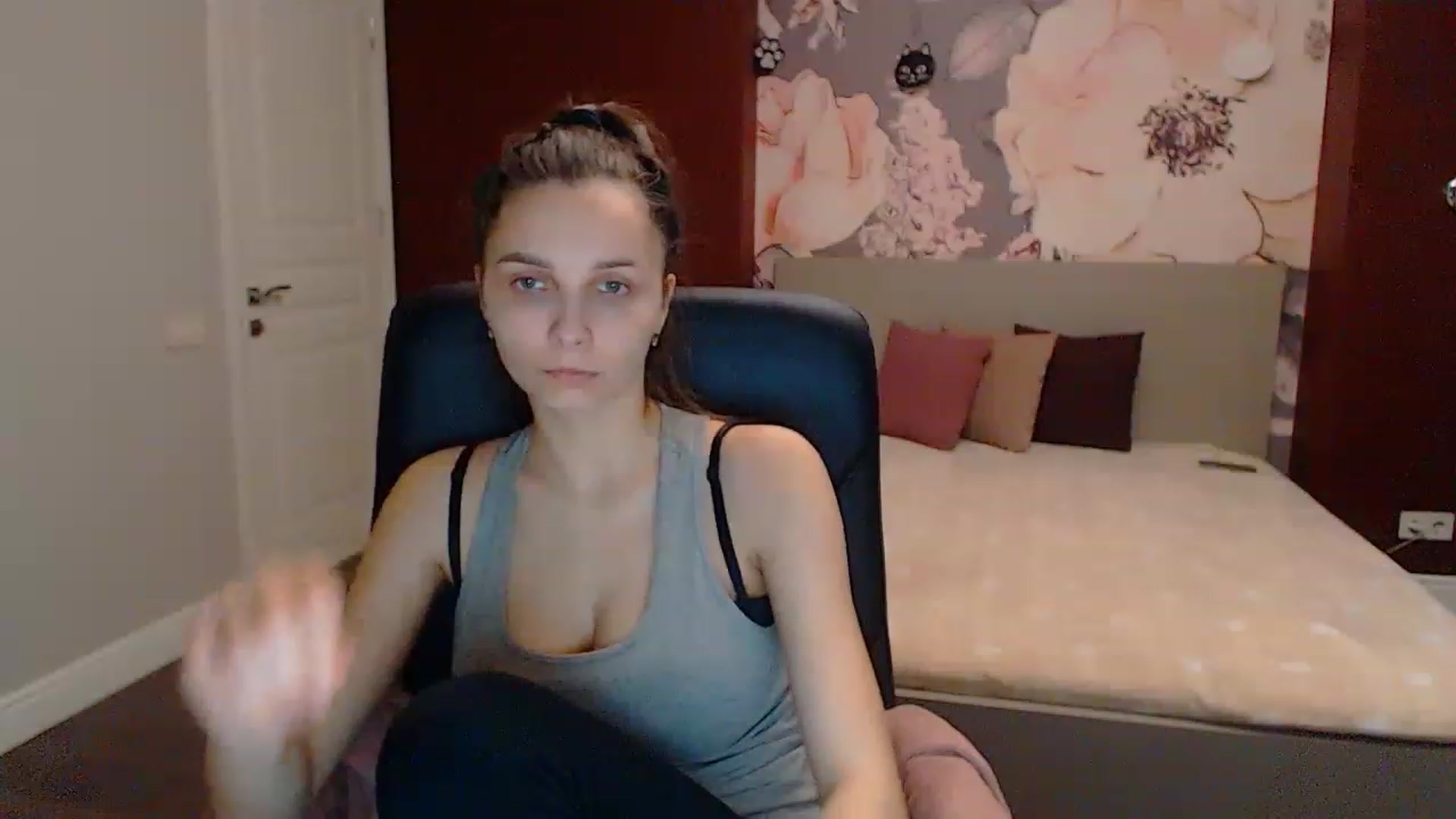 Gallery image thumbnail from Karina_Mils's myfreecams stream on, 03/16/2023, 07:51 image 7 of 20