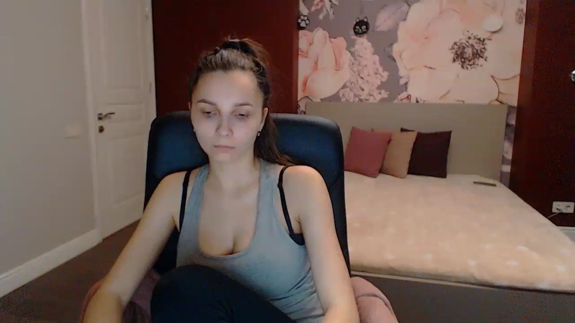 Gallery image thumbnail from Karina_Mils's myfreecams stream on, 03/16/2023, 07:51 image 5 of 20