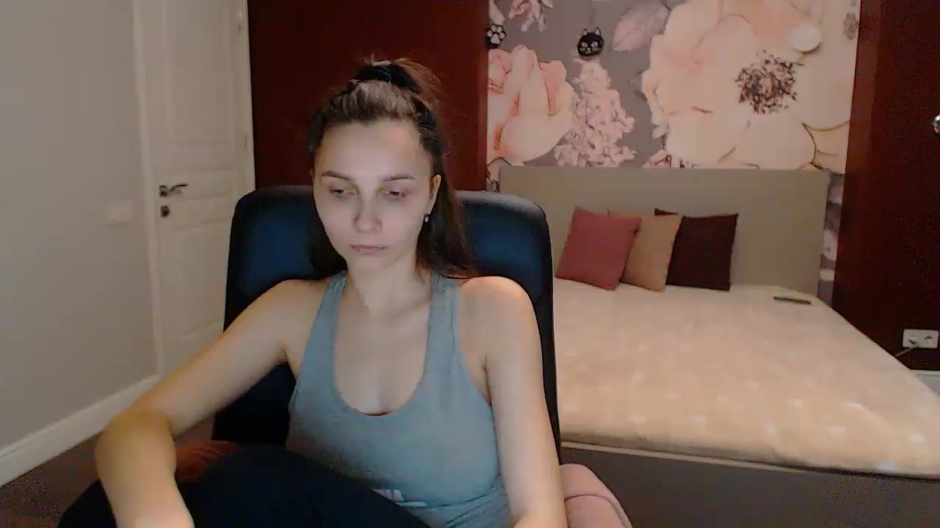 Gallery image thumbnail from Karina_Mils's myfreecams stream on, 03/16/2023, 07:51 image 9 of 20
