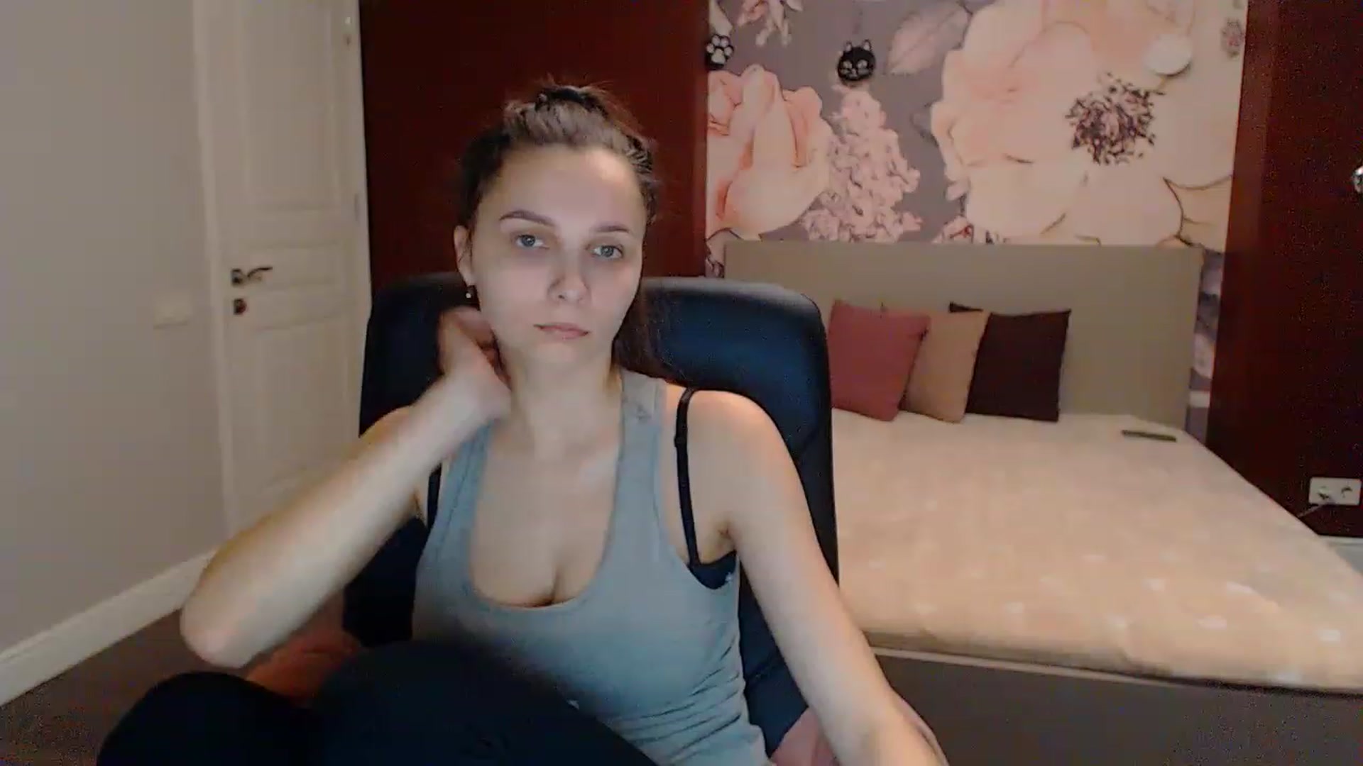 Gallery image thumbnail from Karina_Mils's myfreecams stream on, 03/16/2023, 07:51 image 8 of 20
