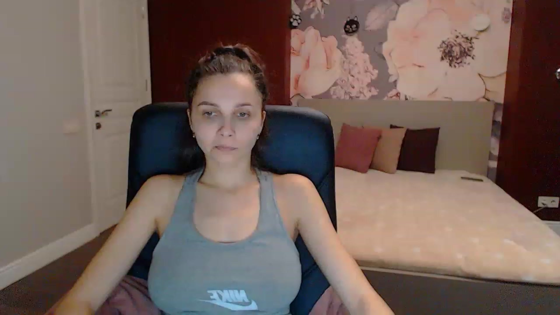 Gallery image thumbnail from Karina_Mils's myfreecams stream on, 03/16/2023, 07:51 image 15 of 20