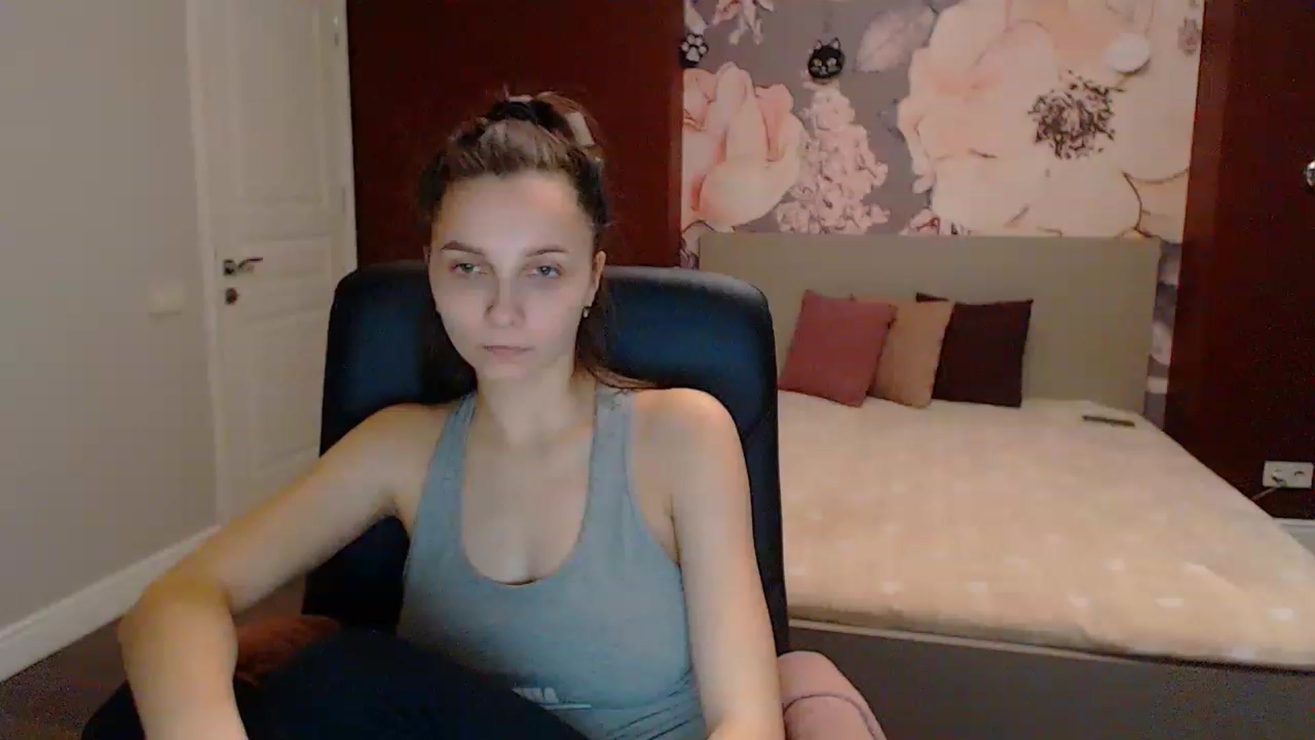 Gallery image thumbnail from Karina_Mils's myfreecams stream on, 03/16/2023, 07:51 image 12 of 20