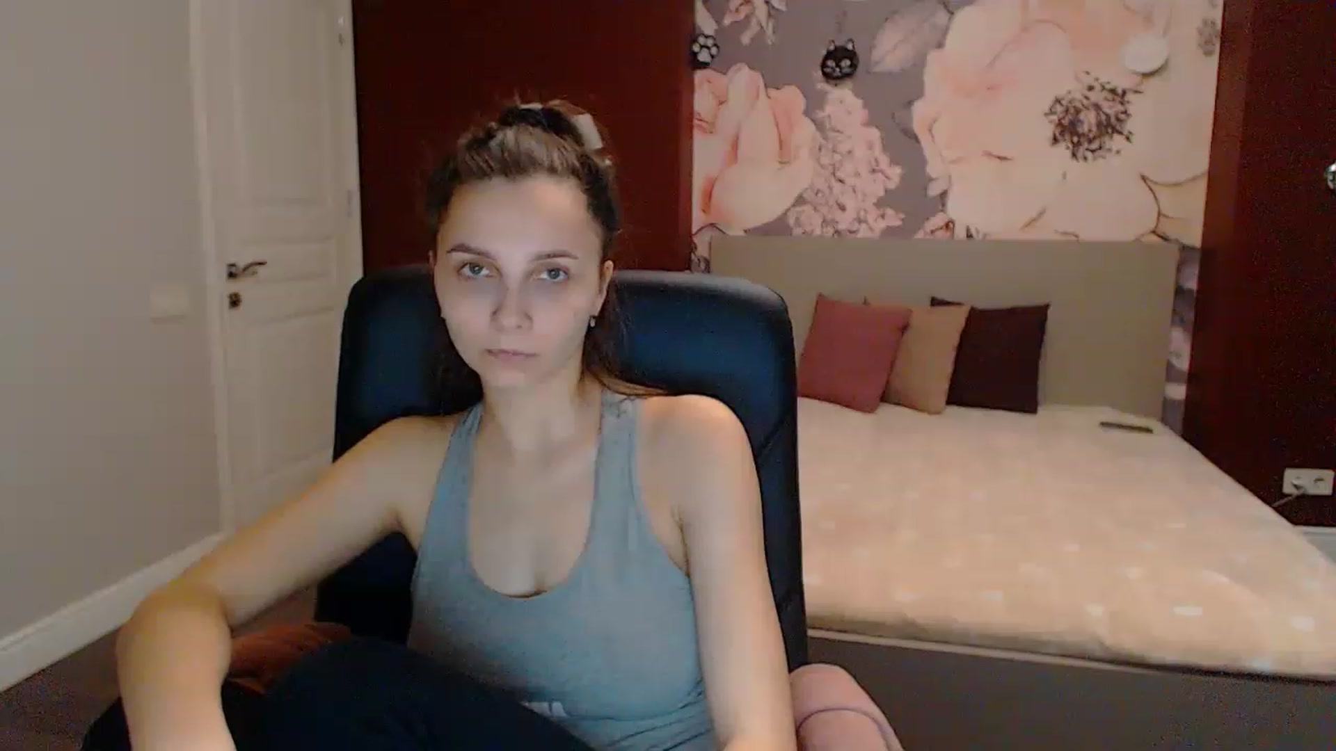 Gallery image thumbnail from Karina_Mils's myfreecams stream on, 03/16/2023, 07:51 image 13 of 20