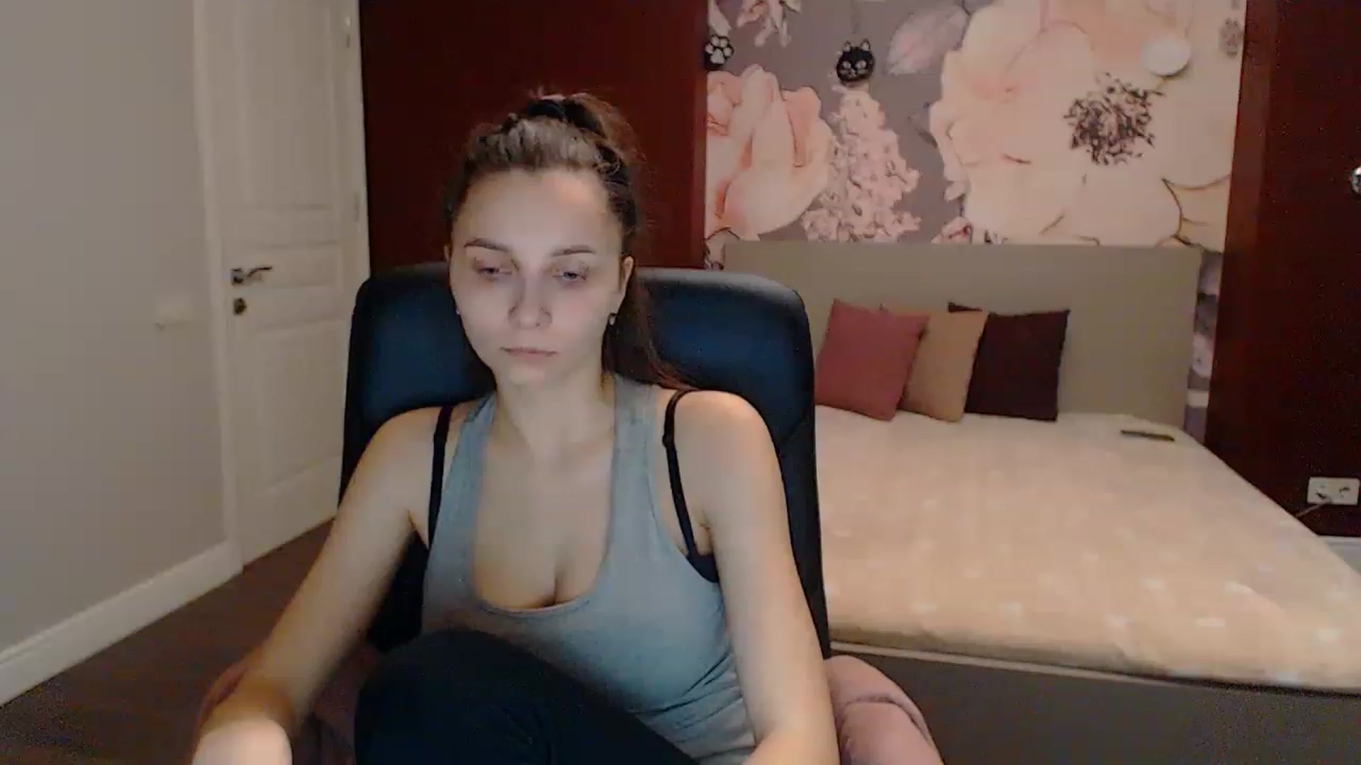 Gallery image thumbnail from Karina_Mils's myfreecams stream on, 03/16/2023, 07:51 image 6 of 20