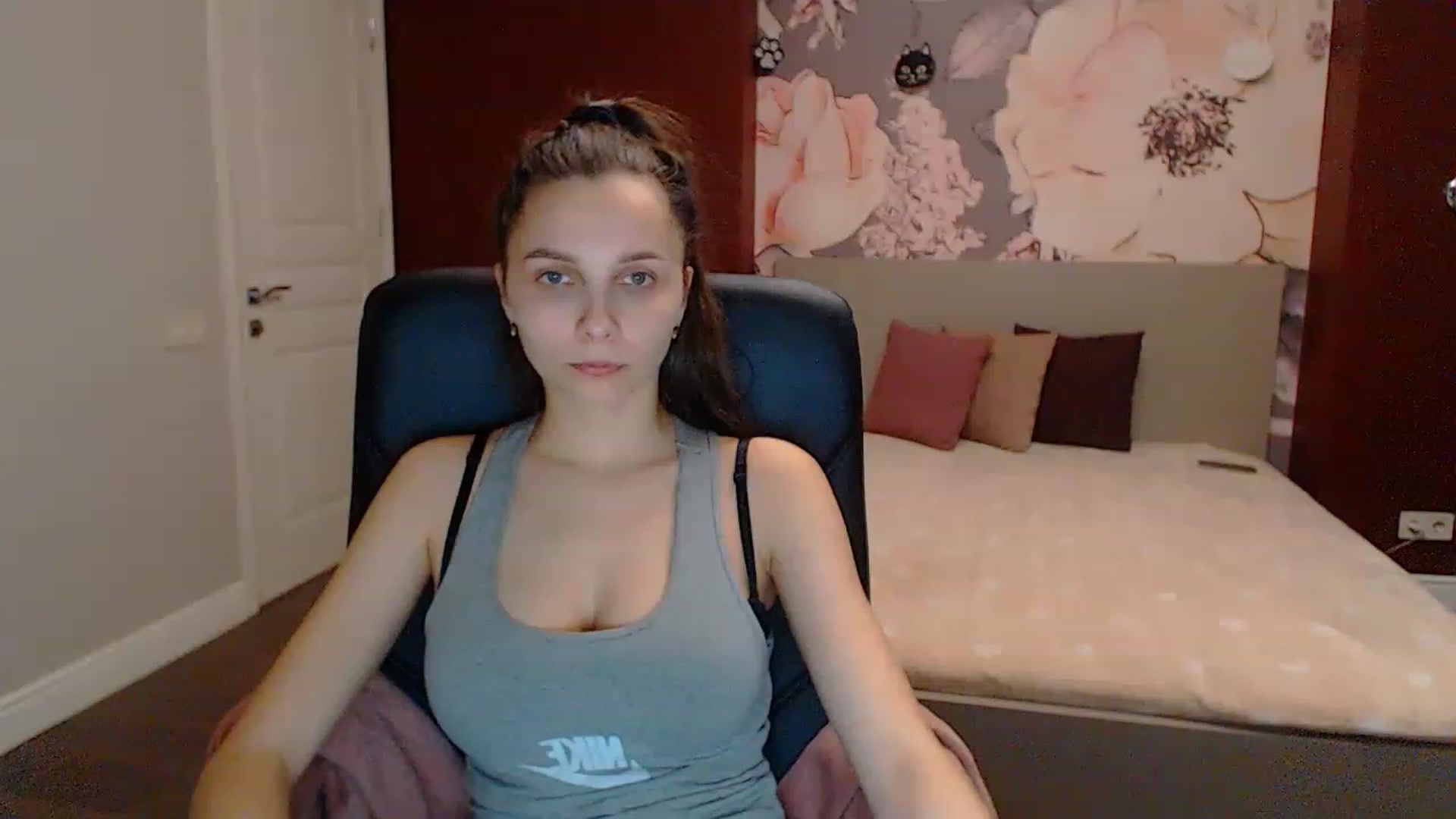 Gallery image thumbnail from Karina_Mils's myfreecams stream on, 03/16/2023, 07:51 image 2 of 20