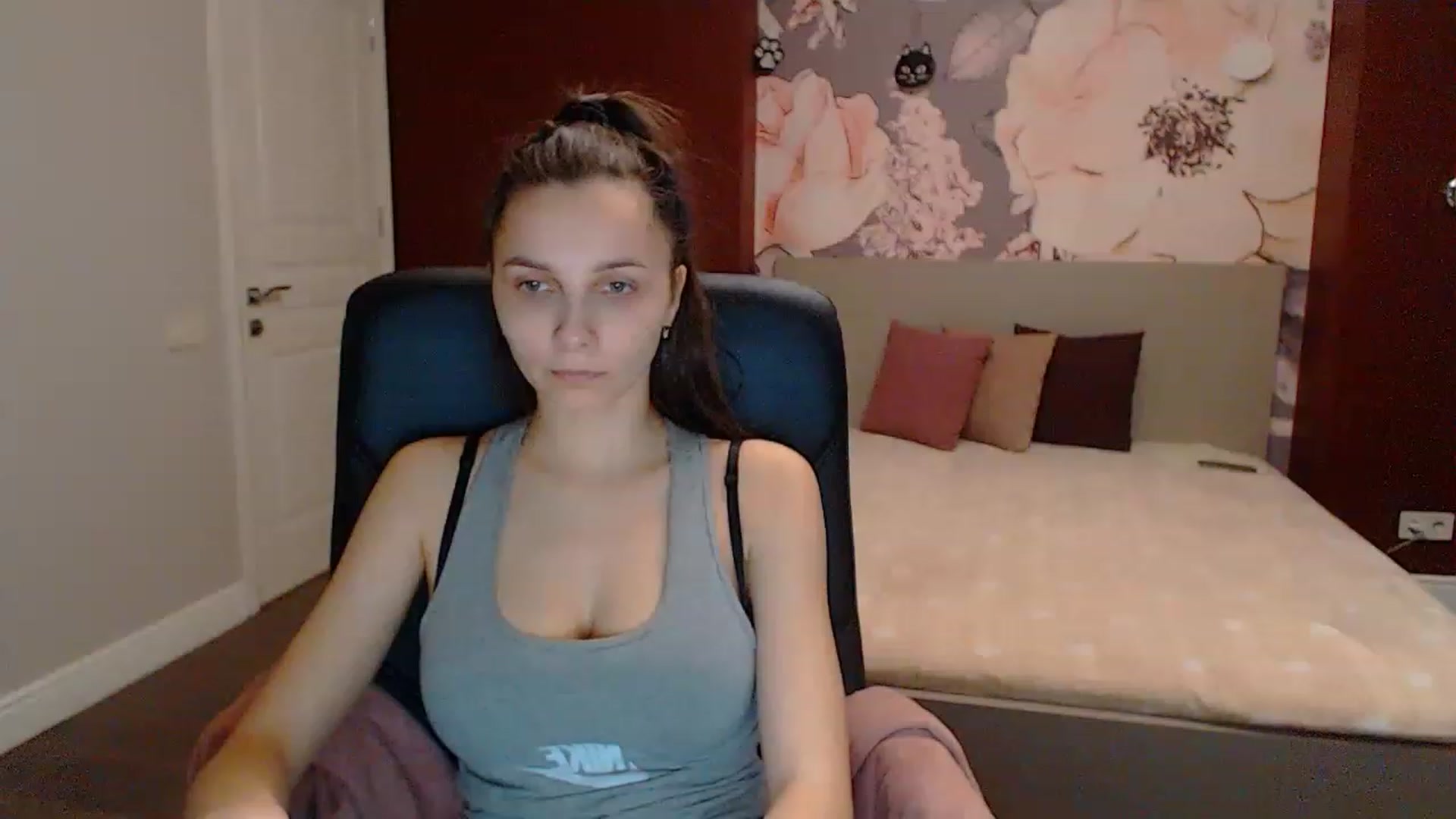 Gallery image thumbnail from Karina_Mils's myfreecams stream on, 03/16/2023, 07:51 image 3 of 20