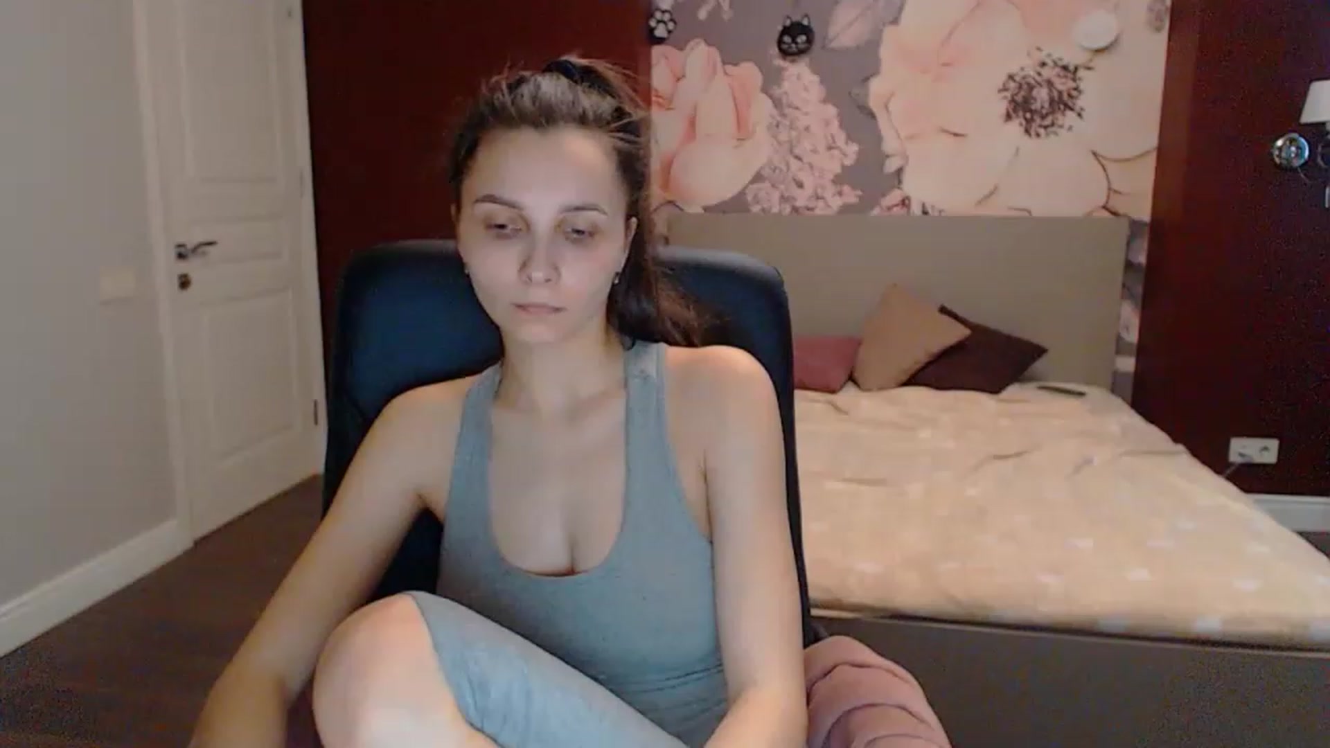 Gallery image thumbnail from Karina_Mils's myfreecams stream on, 03/16/2023, 12:02 image 18 of 20