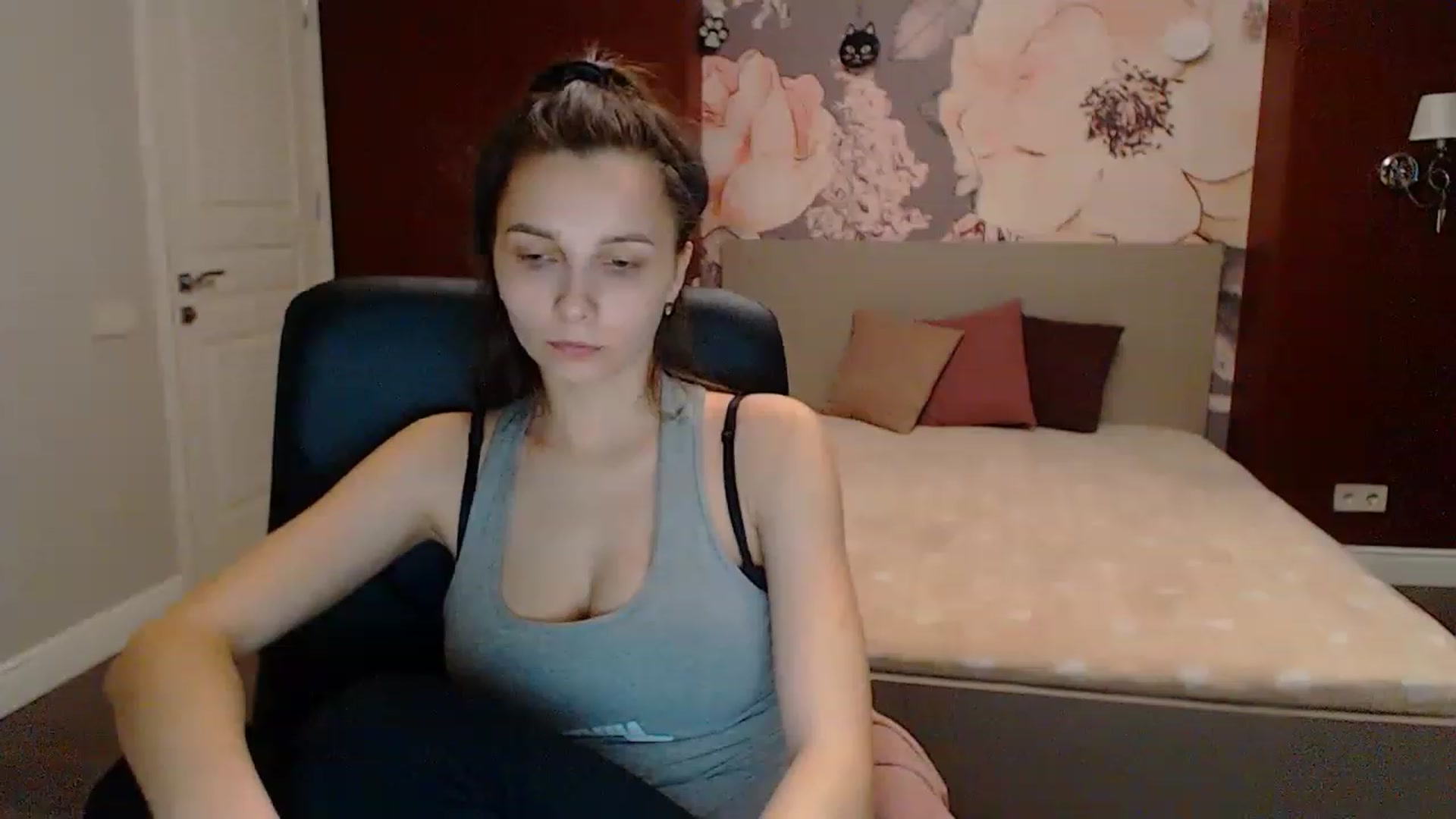 Gallery image thumbnail from Karina_Mils's myfreecams stream on, 03/17/2023, 15:32 image 10 of 20