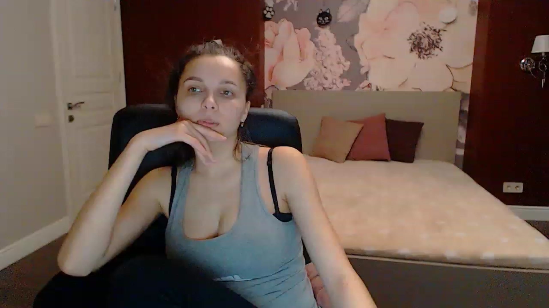 Gallery image thumbnail from Karina_Mils's myfreecams stream on, 03/17/2023, 15:32 image 15 of 20