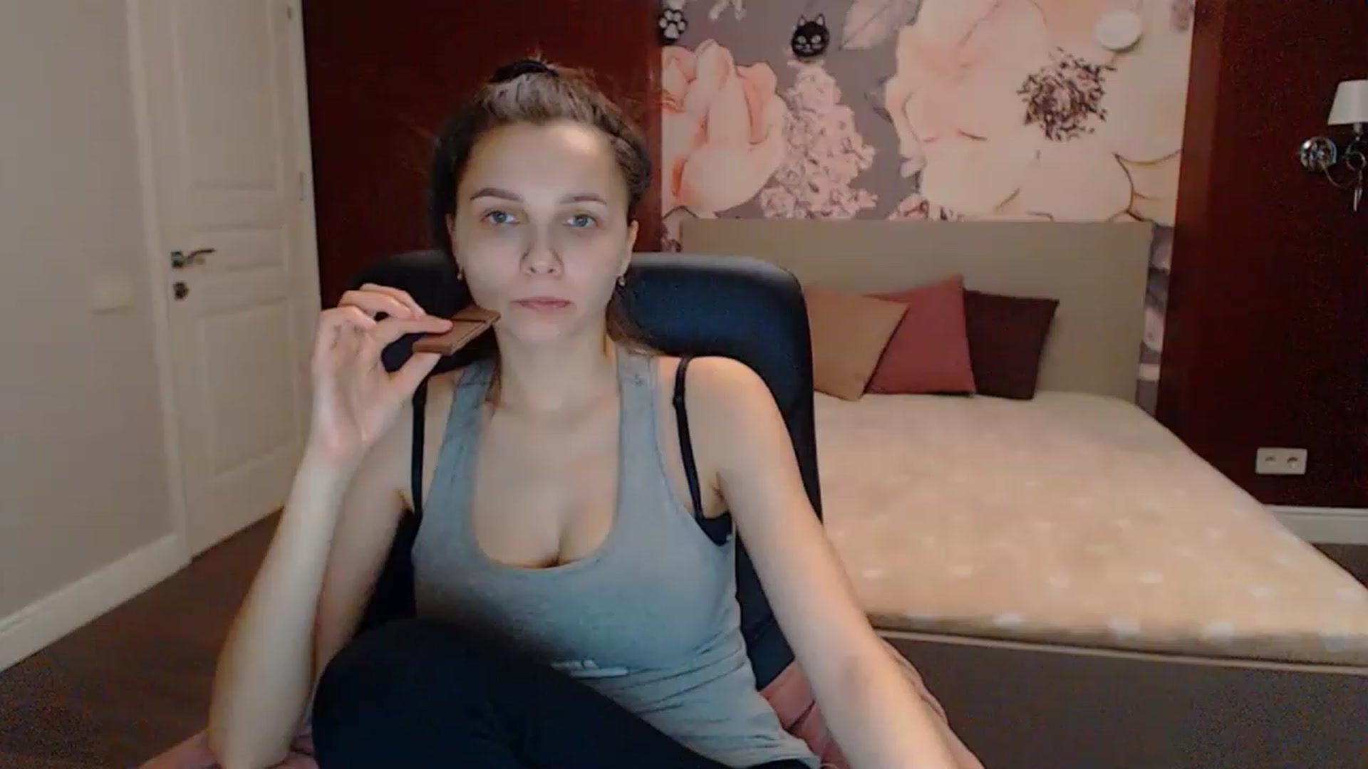 Gallery image thumbnail from Karina_Mils's myfreecams stream on, 03/17/2023, 15:32 image 3 of 20