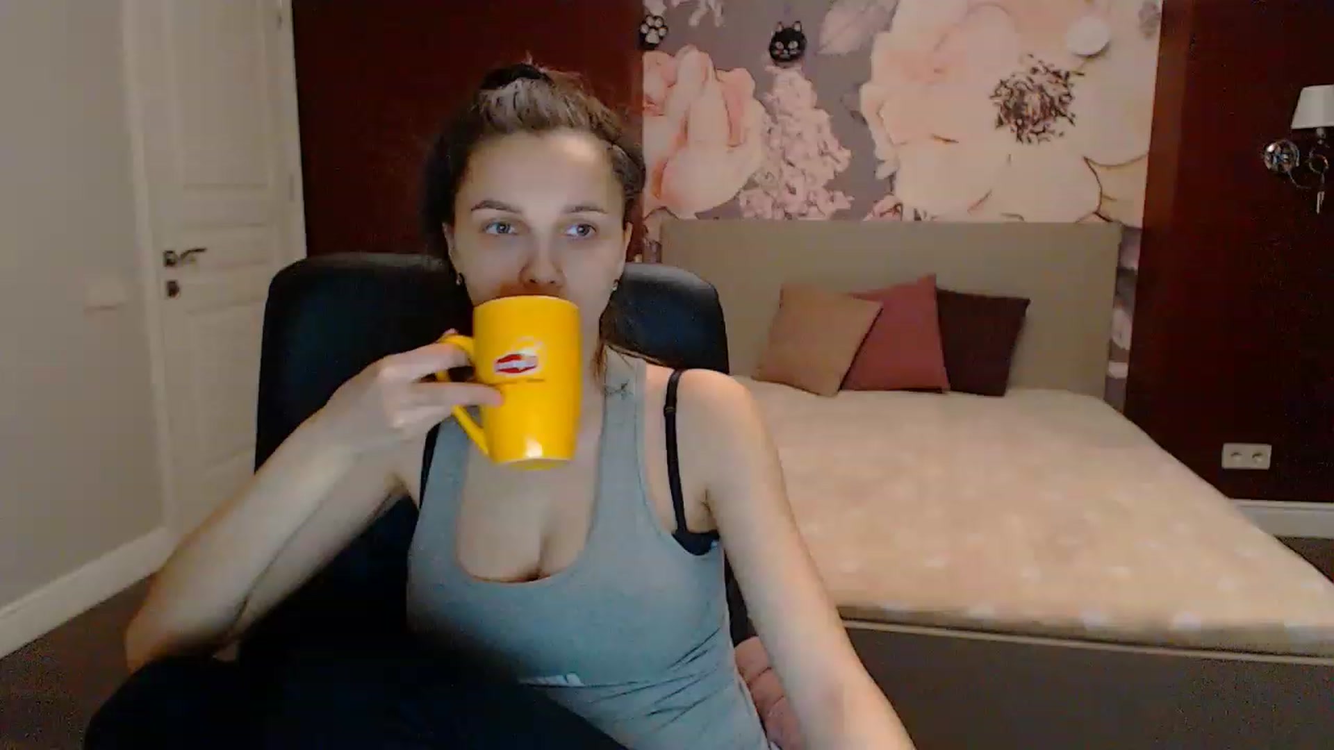 Gallery image thumbnail from Karina_Mils's myfreecams stream on, 03/17/2023, 15:32 image 13 of 20