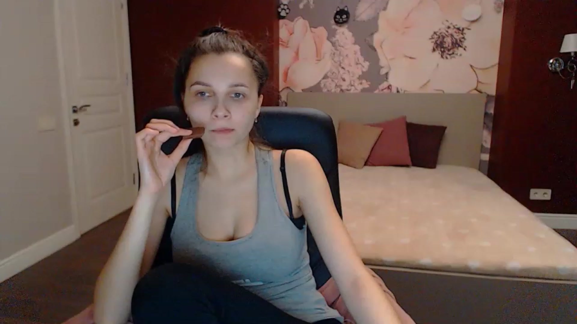 Gallery image thumbnail from Karina_Mils's myfreecams stream on, 03/17/2023, 15:32 image 4 of 20