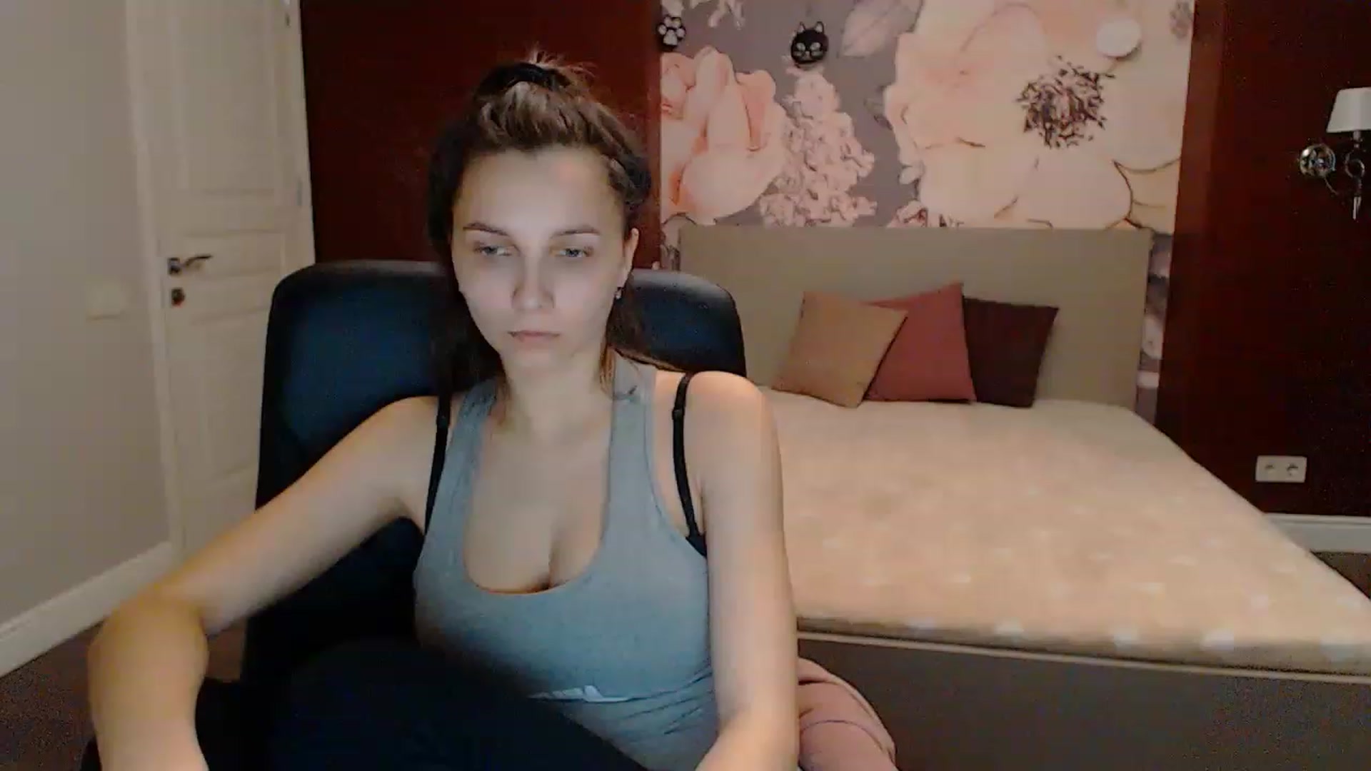 Gallery image thumbnail from Karina_Mils's myfreecams stream on, 03/17/2023, 15:32 image 11 of 20