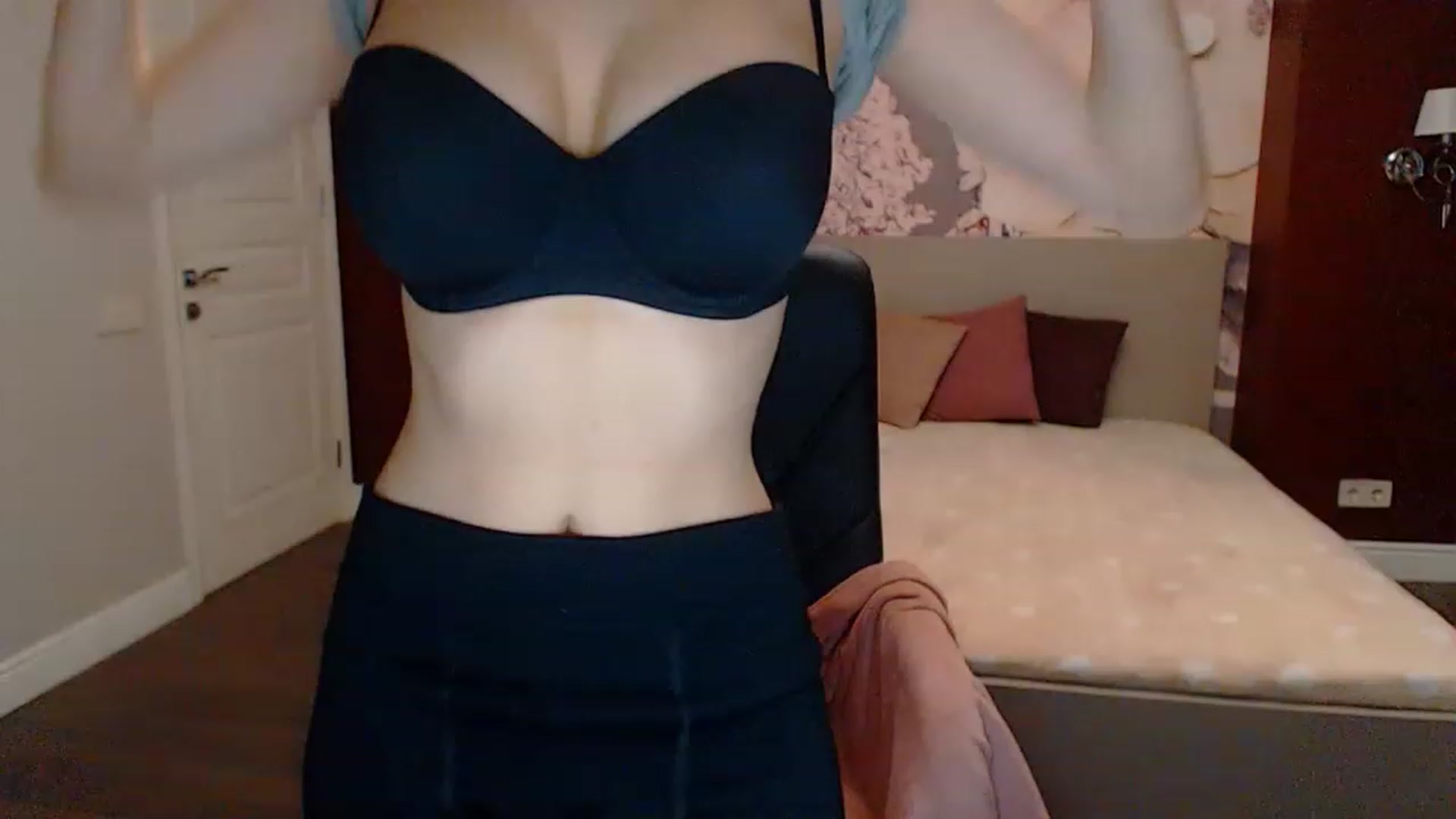 Gallery image thumbnail from Karina_Mils's myfreecams stream on, 03/17/2023, 15:32 image 9 of 20