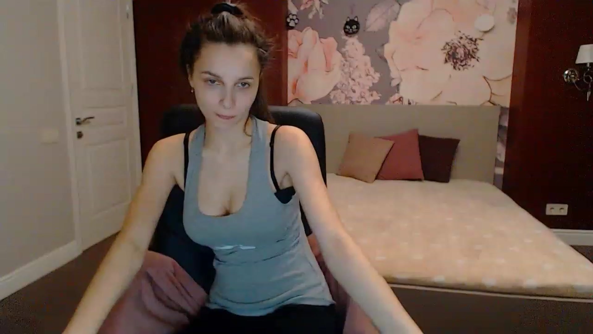 Gallery image thumbnail from Karina_Mils's myfreecams stream on, 03/17/2023, 16:38 image 9 of 20