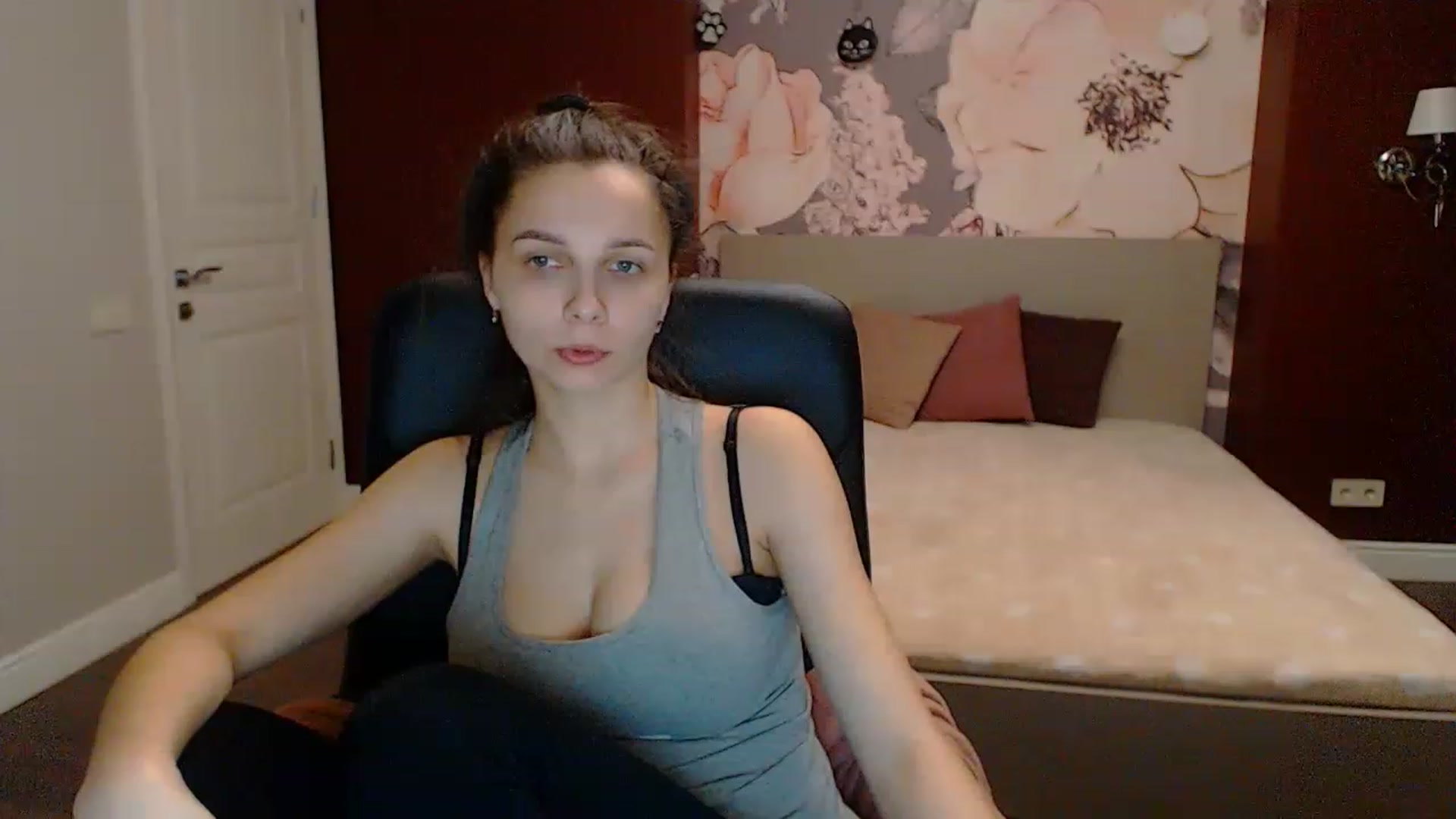 Gallery image thumbnail from Karina_Mils's myfreecams stream on, 03/17/2023, 16:38 image 6 of 20
