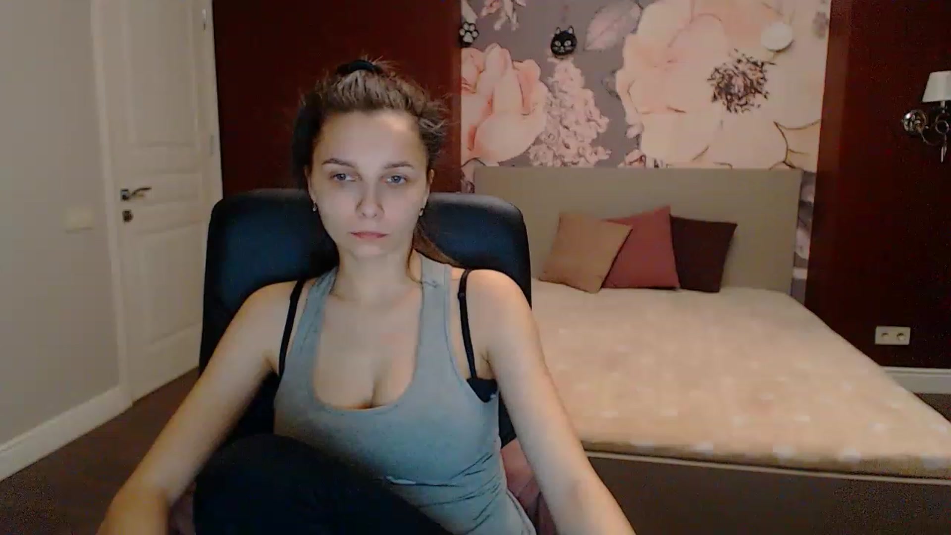 Gallery image thumbnail from Karina_Mils's myfreecams stream on, 03/17/2023, 16:38 image 10 of 20