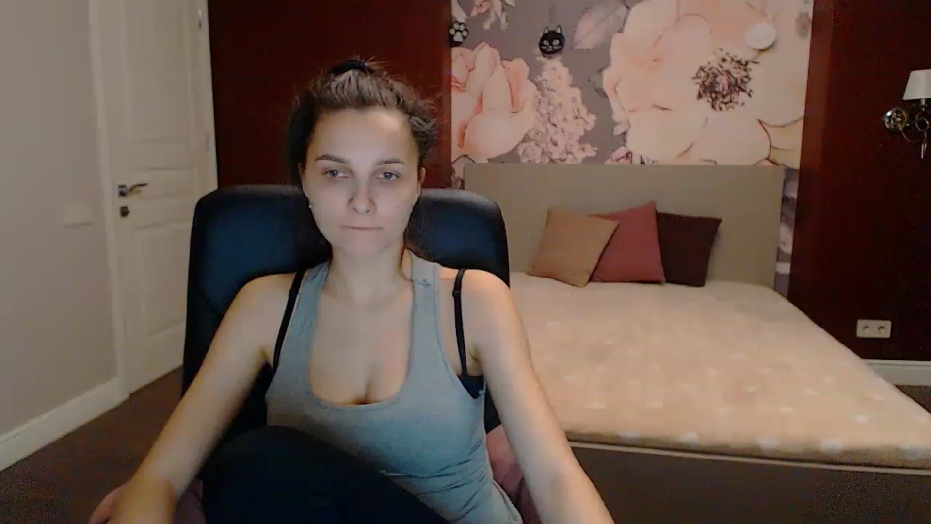 Gallery image thumbnail from Karina_Mils's myfreecams stream on, 03/17/2023, 16:38 image 12 of 20