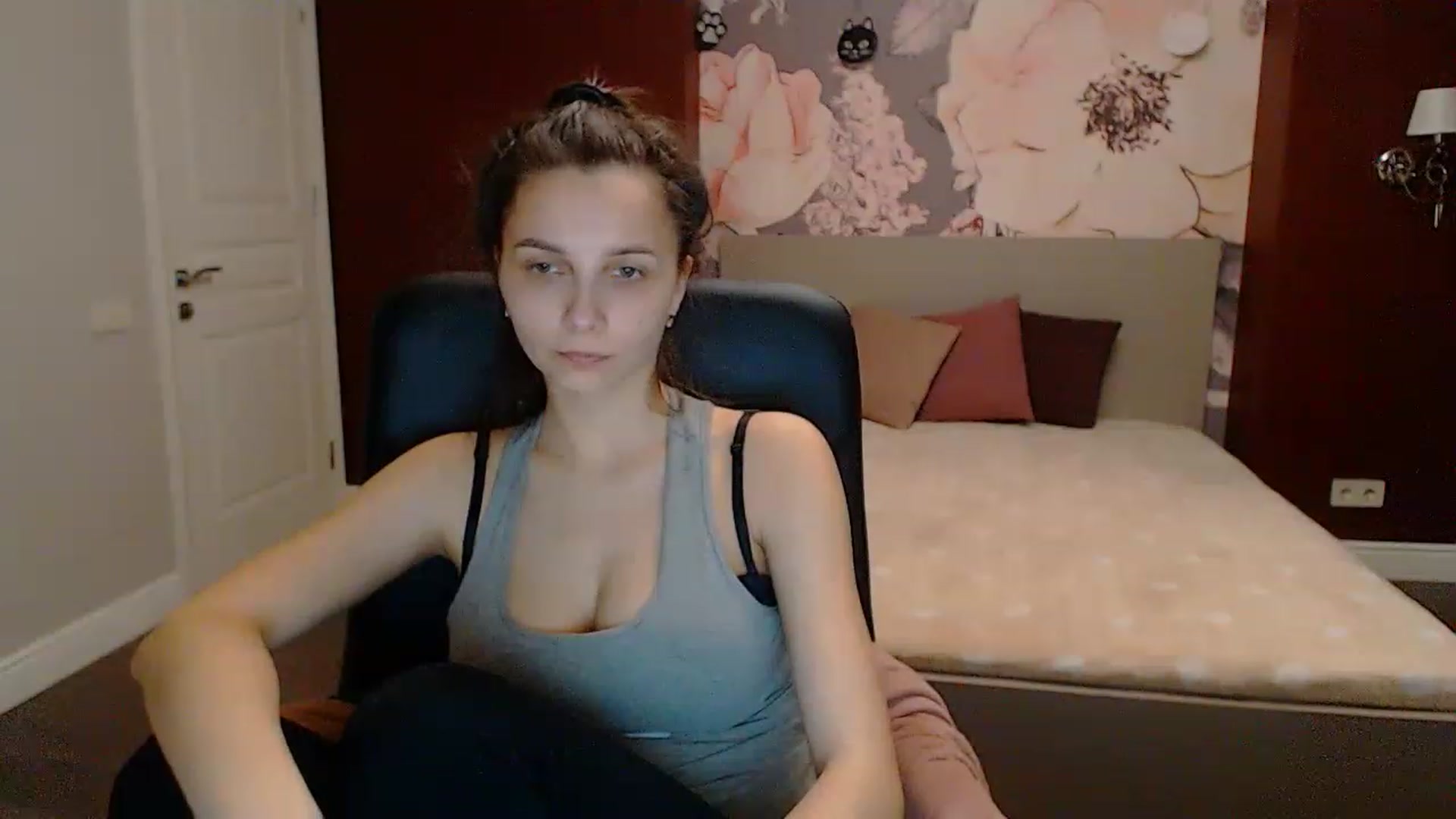 Gallery image thumbnail from Karina_Mils's myfreecams stream on, 03/17/2023, 16:38 image 4 of 20