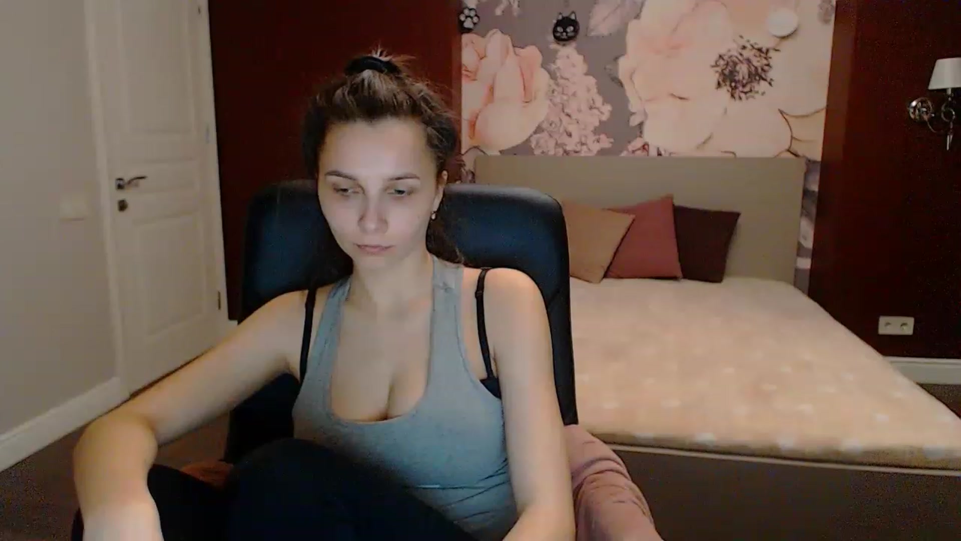 Gallery image thumbnail from Karina_Mils's myfreecams stream on, 03/17/2023, 16:38 image 7 of 20