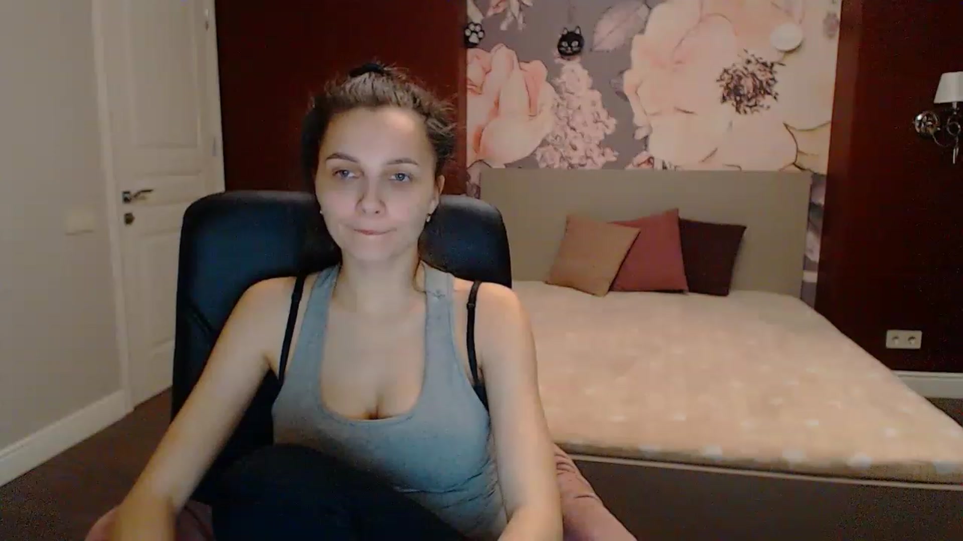 Gallery image thumbnail from Karina_Mils's myfreecams stream on, 03/17/2023, 16:38 image 11 of 20