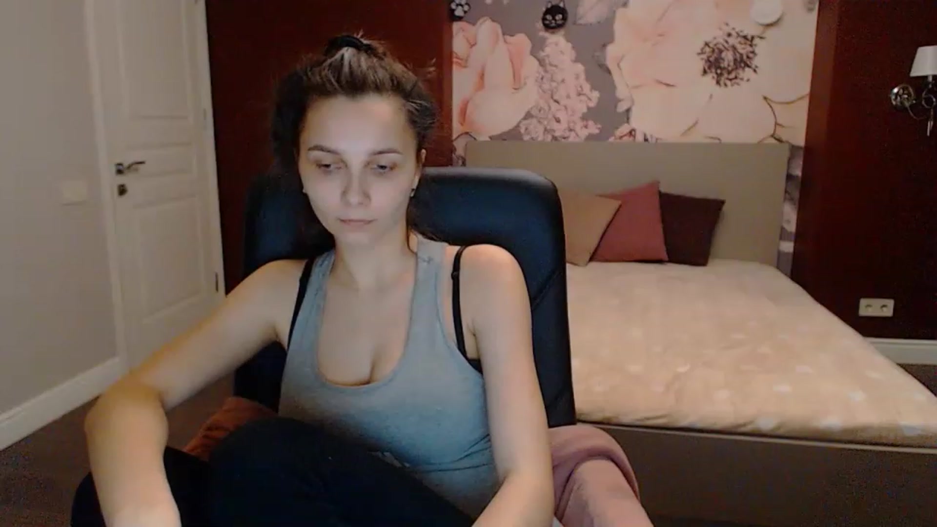 Gallery image thumbnail from Karina_Mils's myfreecams stream on, 03/17/2023, 17:36 image 18 of 20