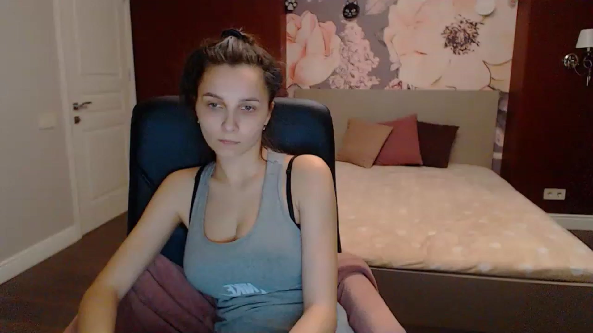 Gallery image thumbnail from Karina_Mils's myfreecams stream on, 03/17/2023, 17:36 image 3 of 20