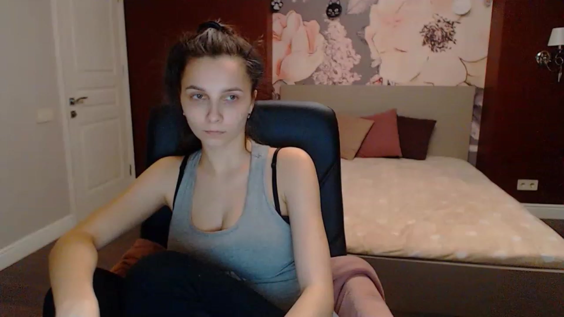 Gallery image thumbnail from Karina_Mils's myfreecams stream on, 03/17/2023, 17:36 image 17 of 20