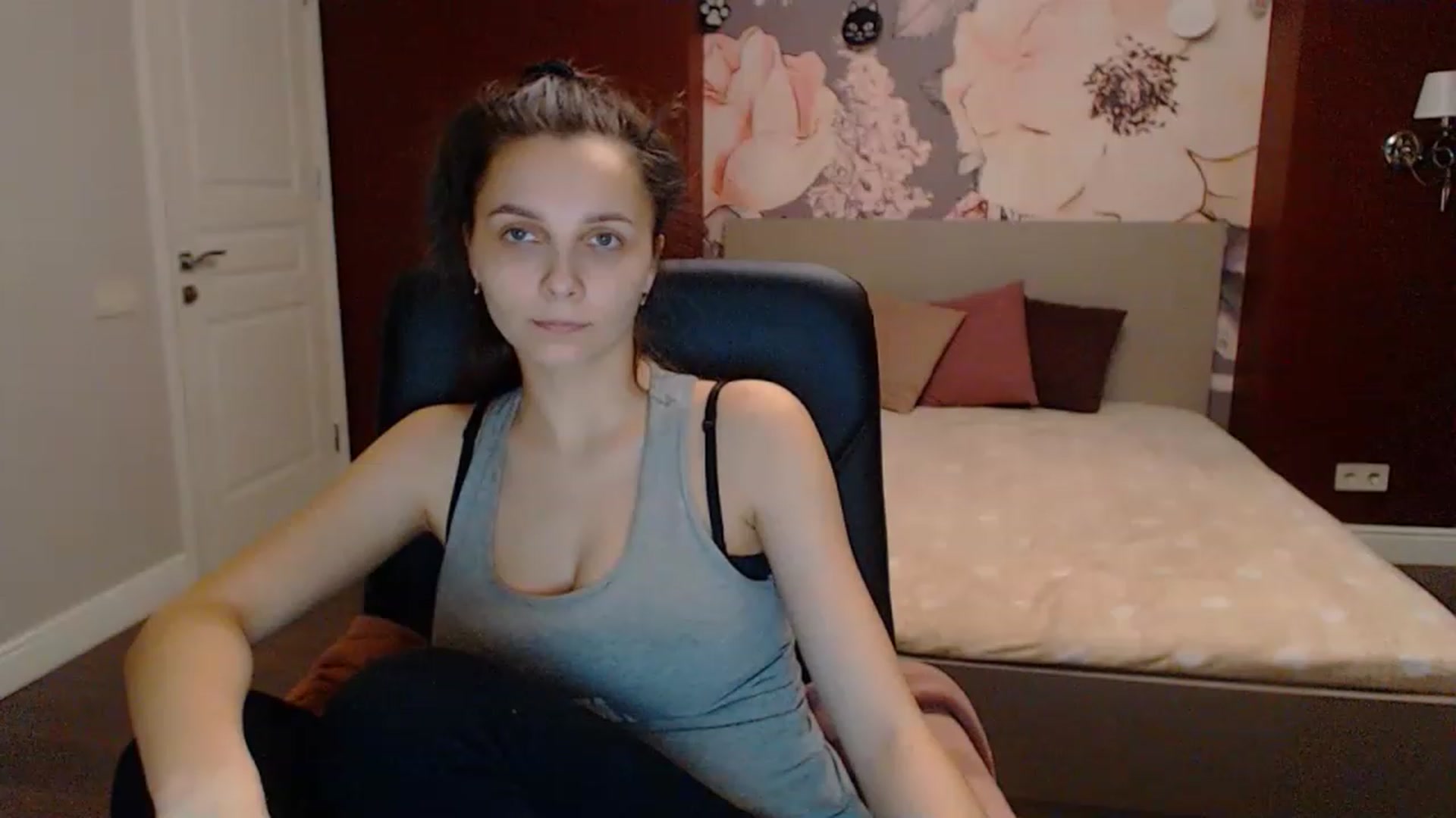 Gallery image thumbnail from Karina_Mils's myfreecams stream on, 03/17/2023, 17:36 image 19 of 20