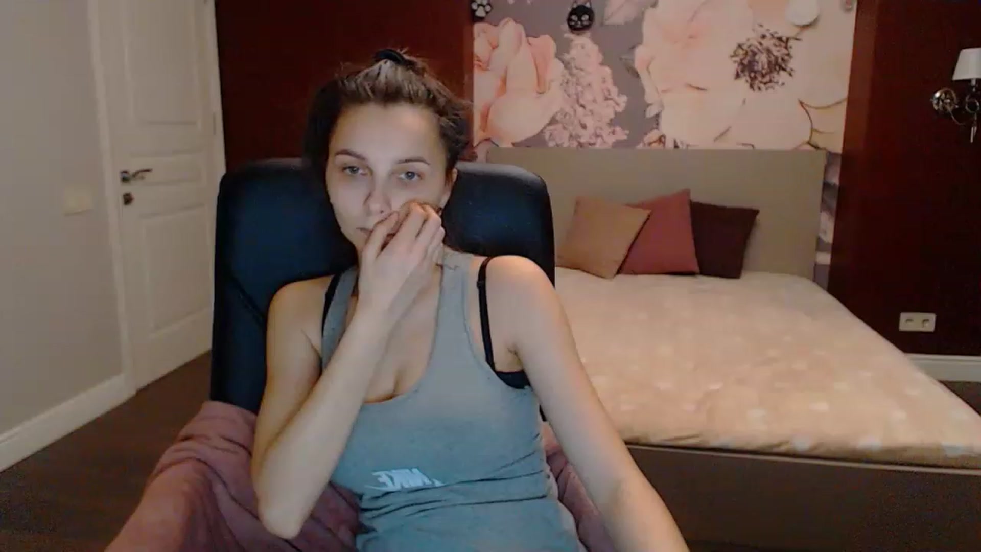 Gallery image thumbnail from Karina_Mils's myfreecams stream on, 03/17/2023, 17:36 image 4 of 20
