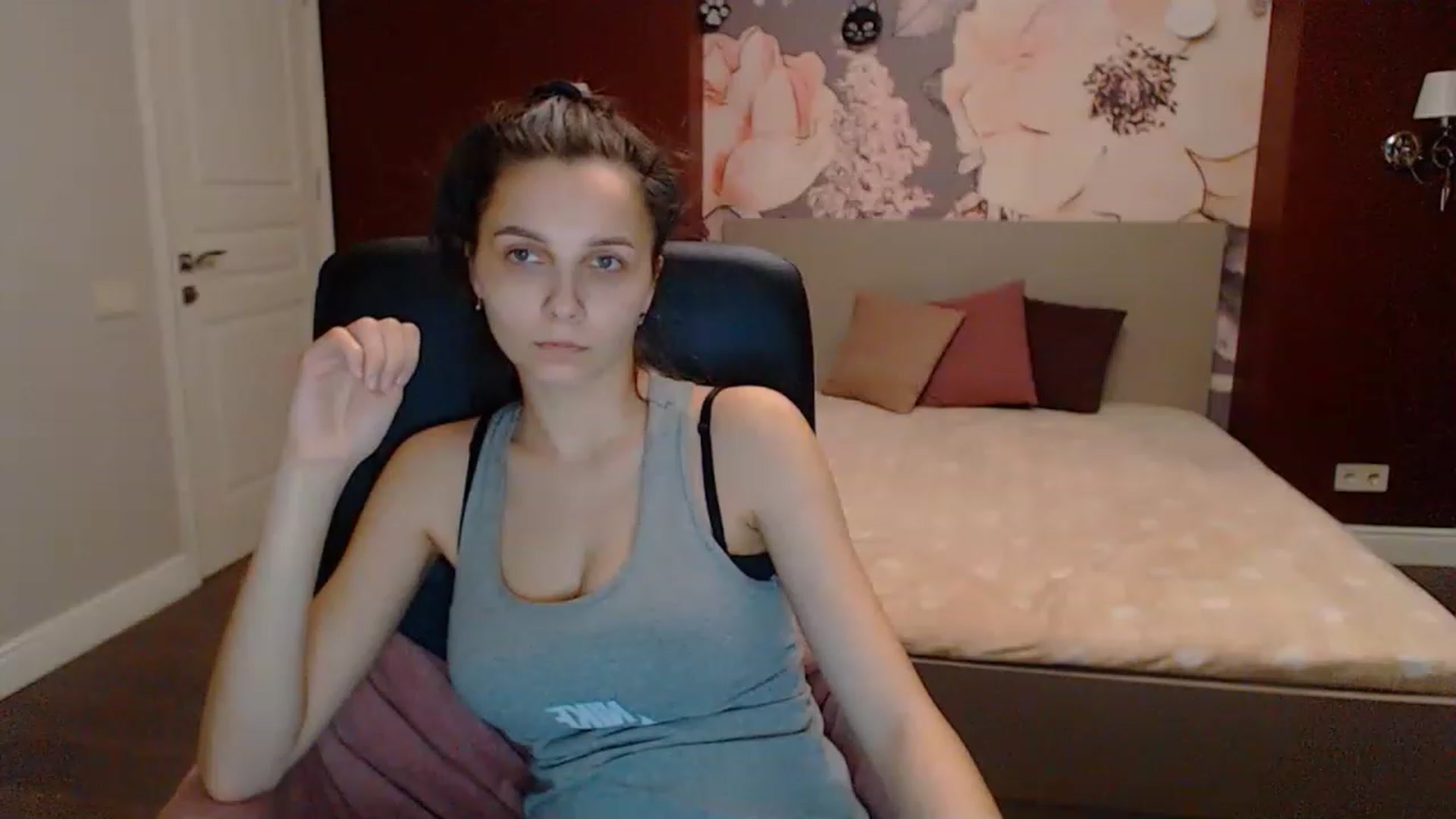 Gallery image thumbnail from Karina_Mils's myfreecams stream on, 03/17/2023, 17:36 image 7 of 20