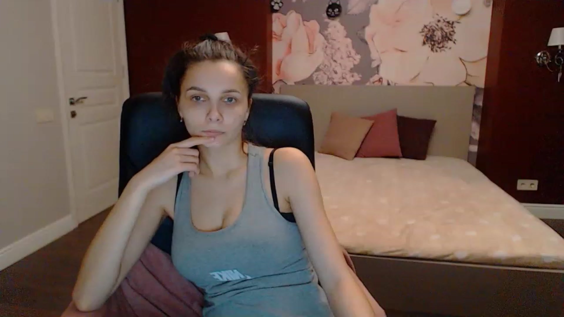 Gallery image thumbnail from Karina_Mils's myfreecams stream on, 03/17/2023, 17:36 image 10 of 20