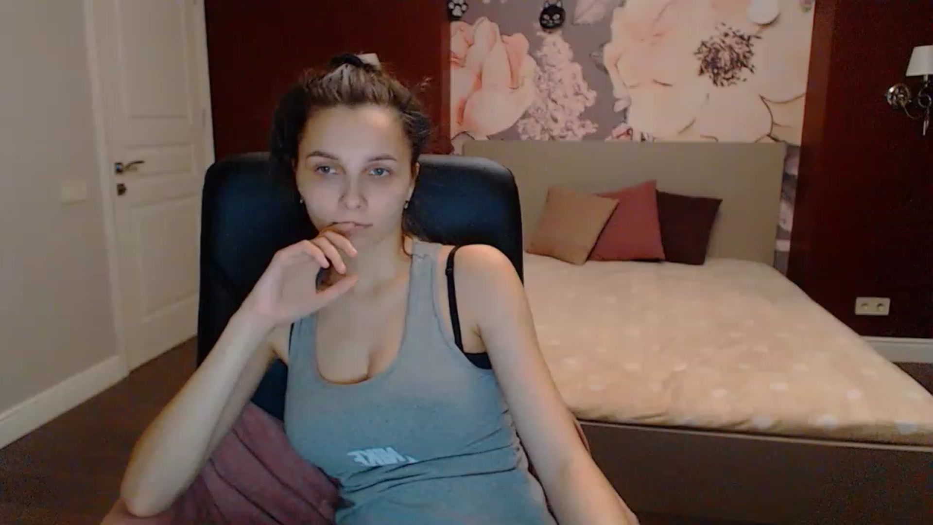 Gallery image thumbnail from Karina_Mils's myfreecams stream on, 03/17/2023, 17:36 image 12 of 20