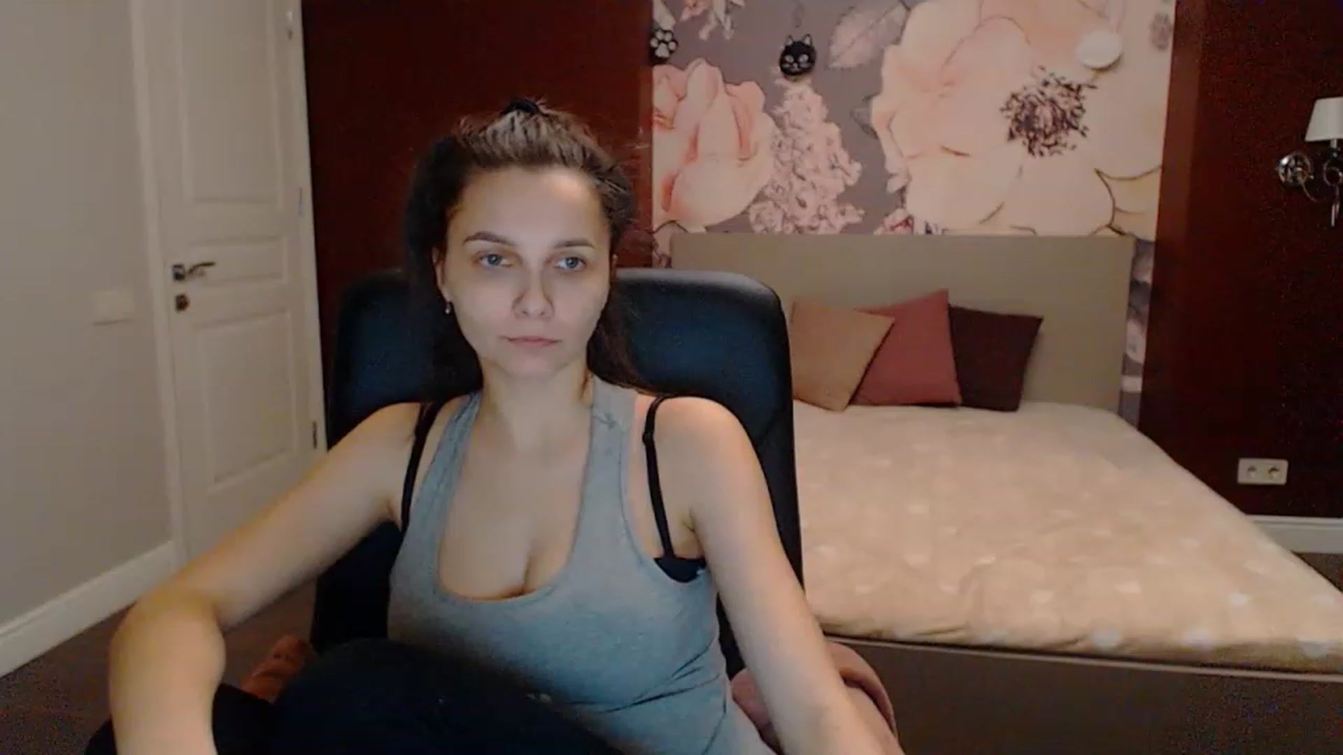 Gallery image thumbnail from Karina_Mils's myfreecams stream on, 03/17/2023, 17:57 image 15 of 20