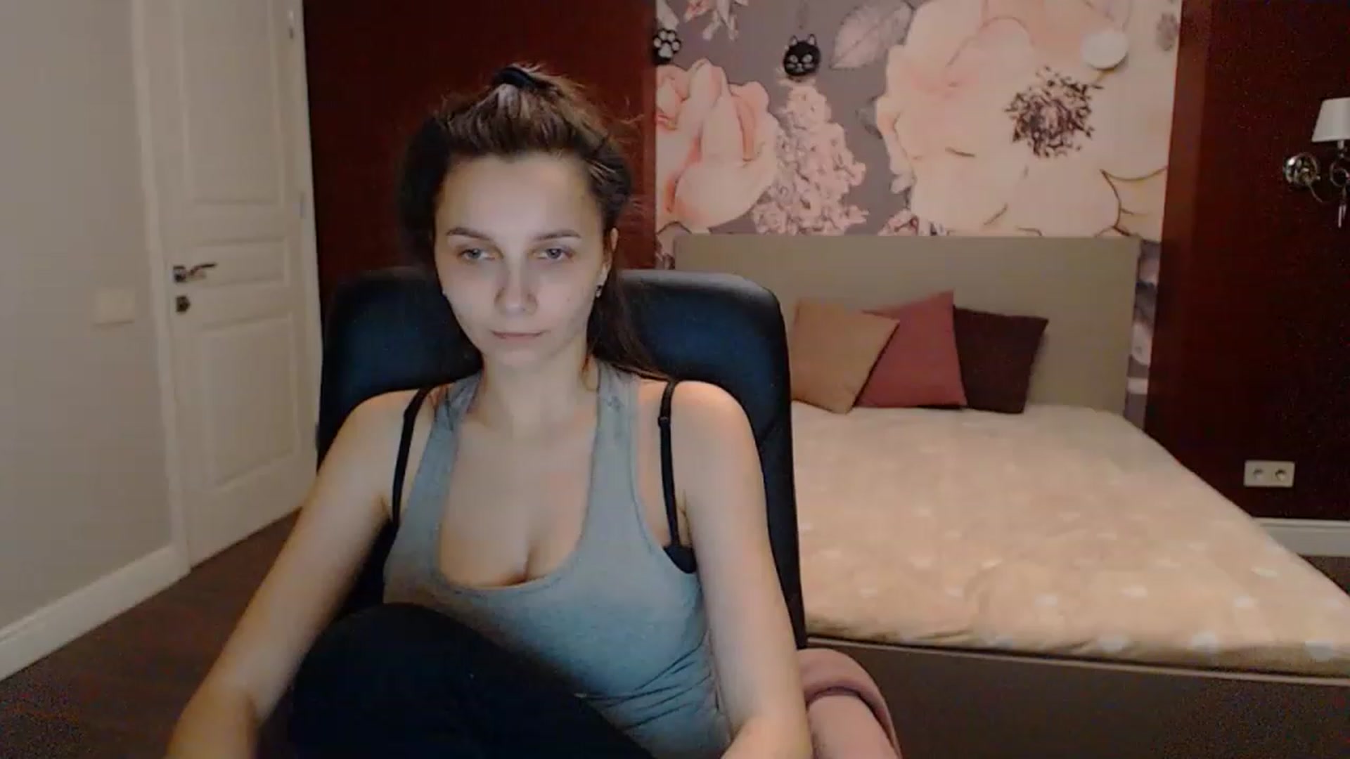 Gallery image thumbnail from Karina_Mils's myfreecams stream on, 03/17/2023, 17:57 image 6 of 20