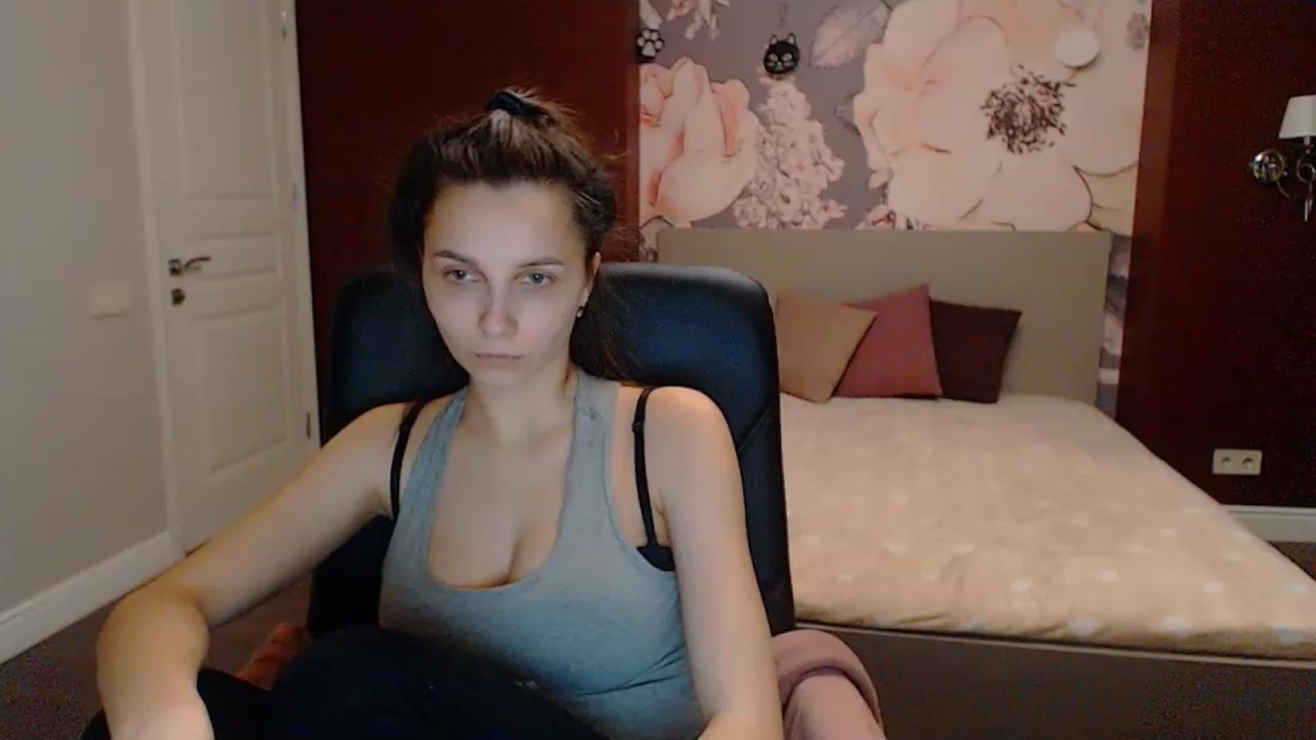 Gallery image thumbnail from Karina_Mils's myfreecams stream on, 03/17/2023, 17:57 image 18 of 20